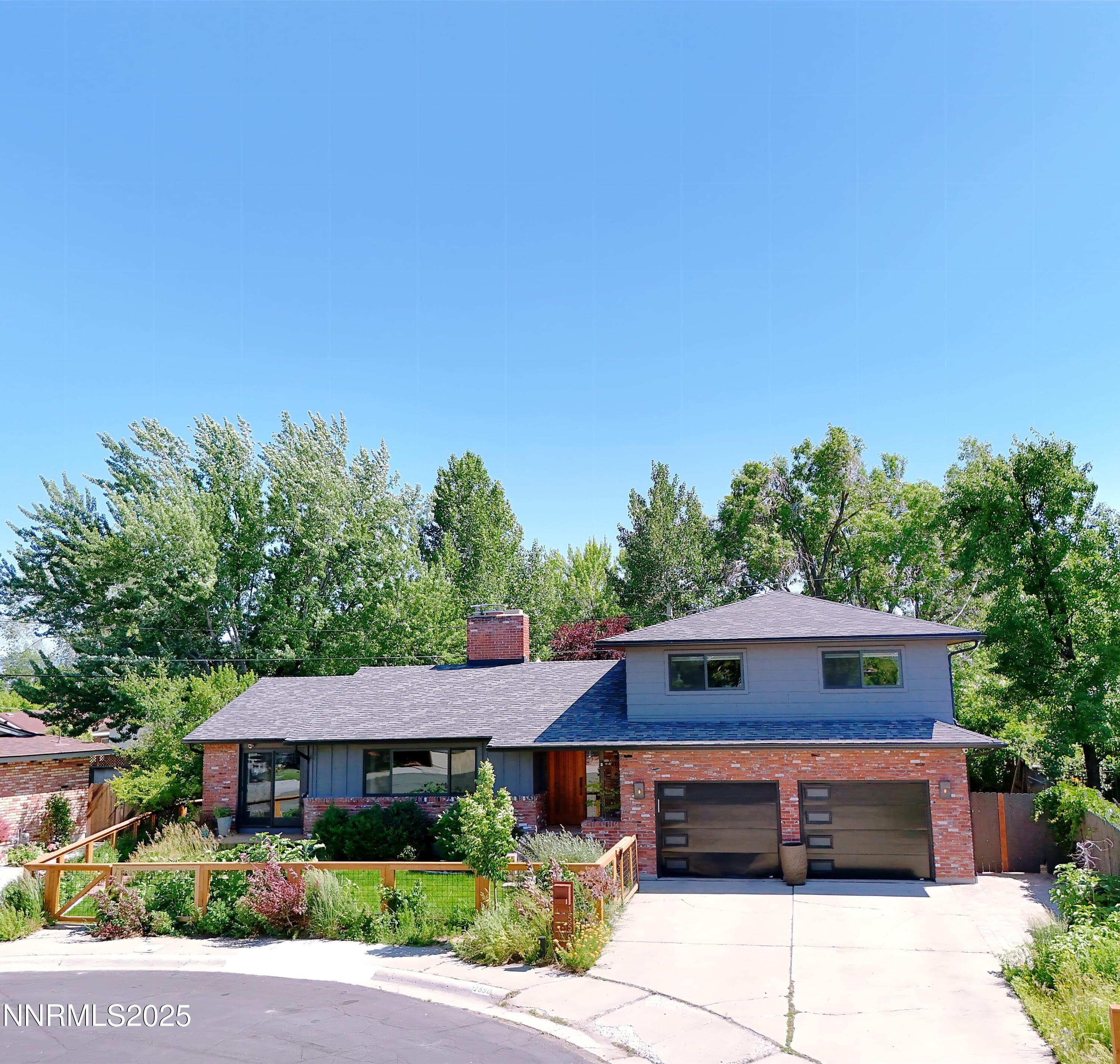 1550 Swan Circle Property Photo 1
