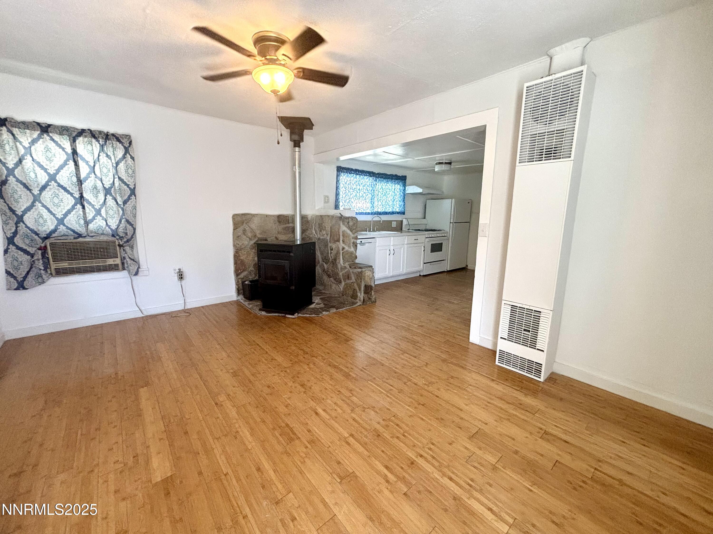 1560 Grinnel Avenue Property Photo 3