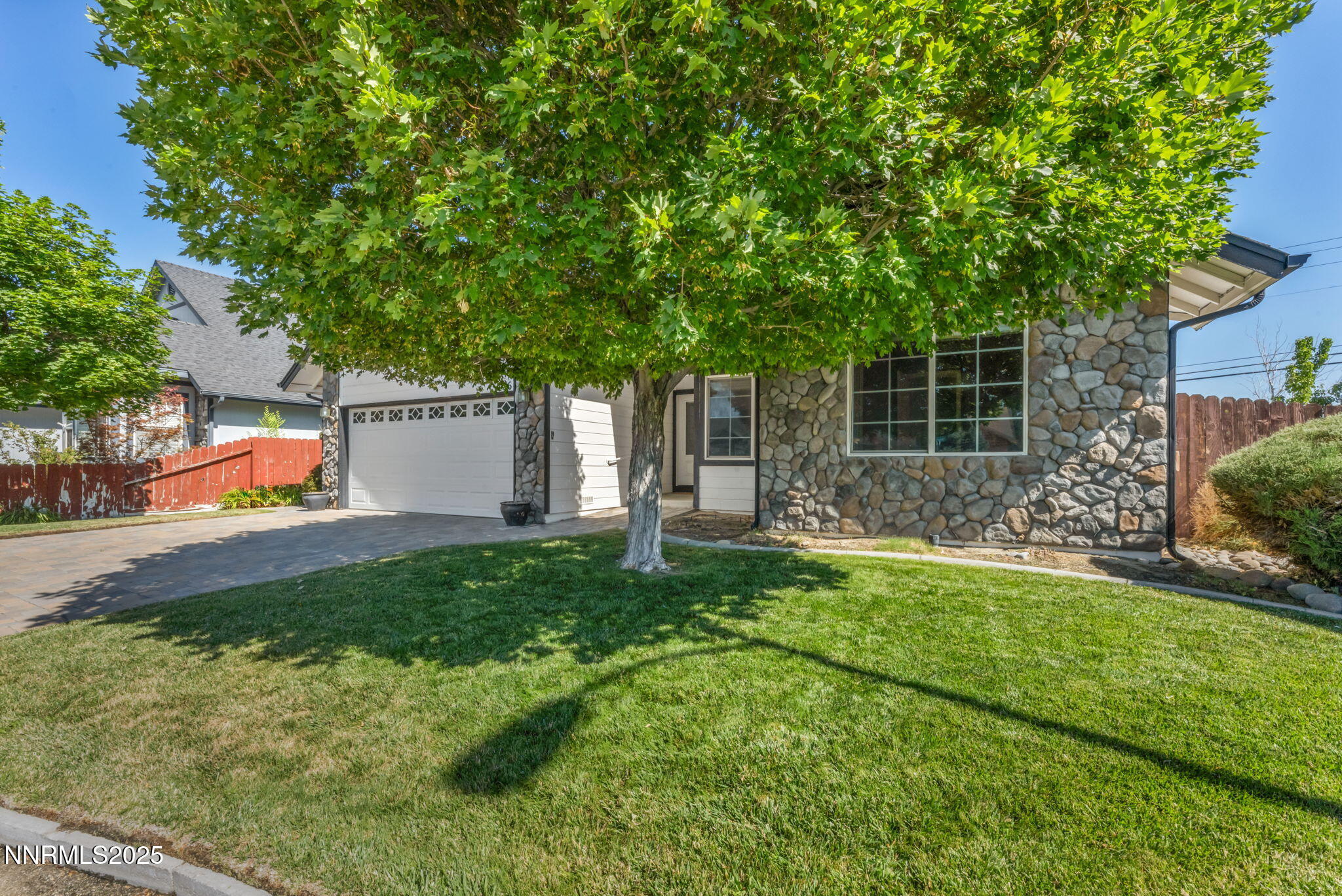 556 Pavilion Court Property Photo 3