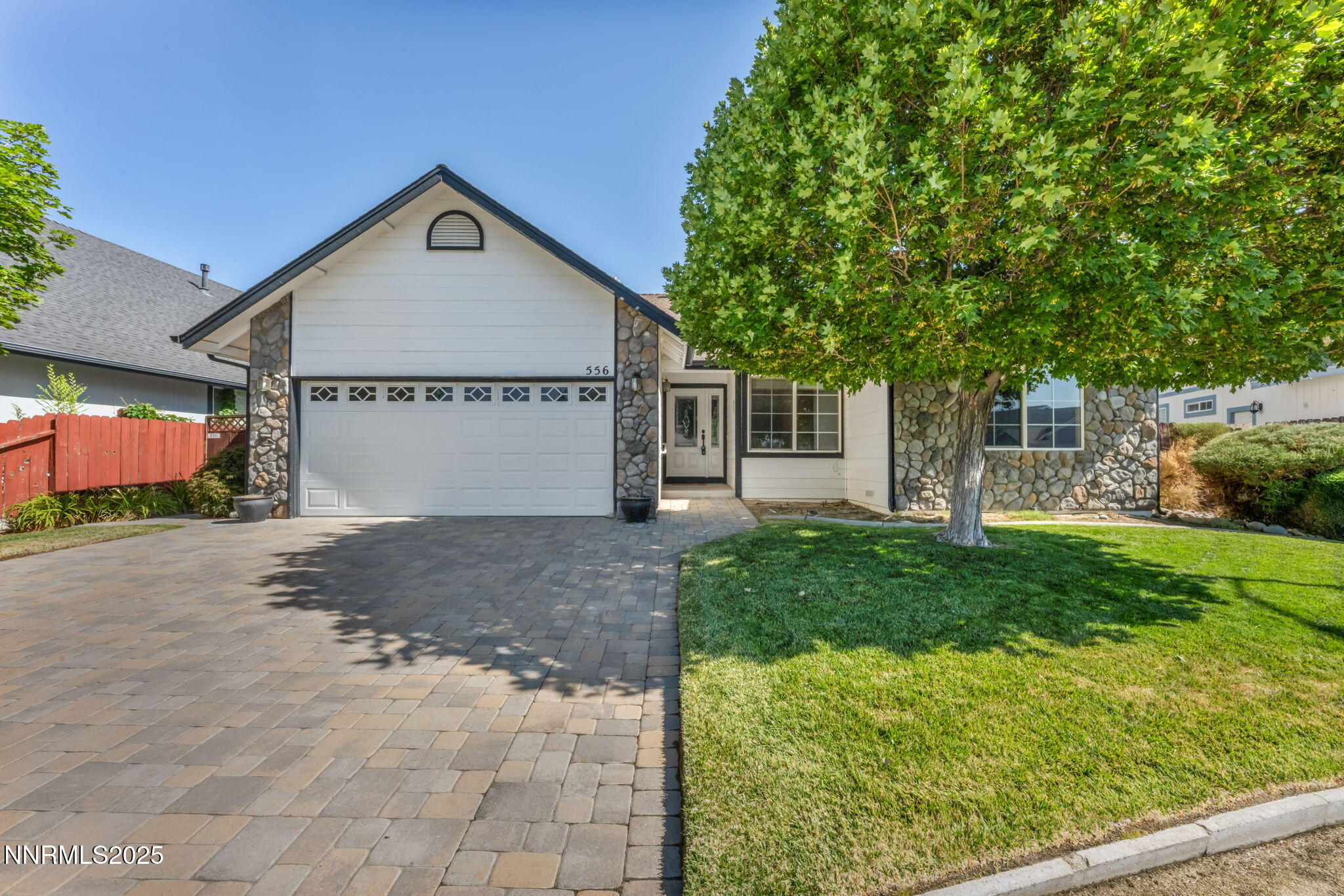 556 Pavilion Court Property Photo 4