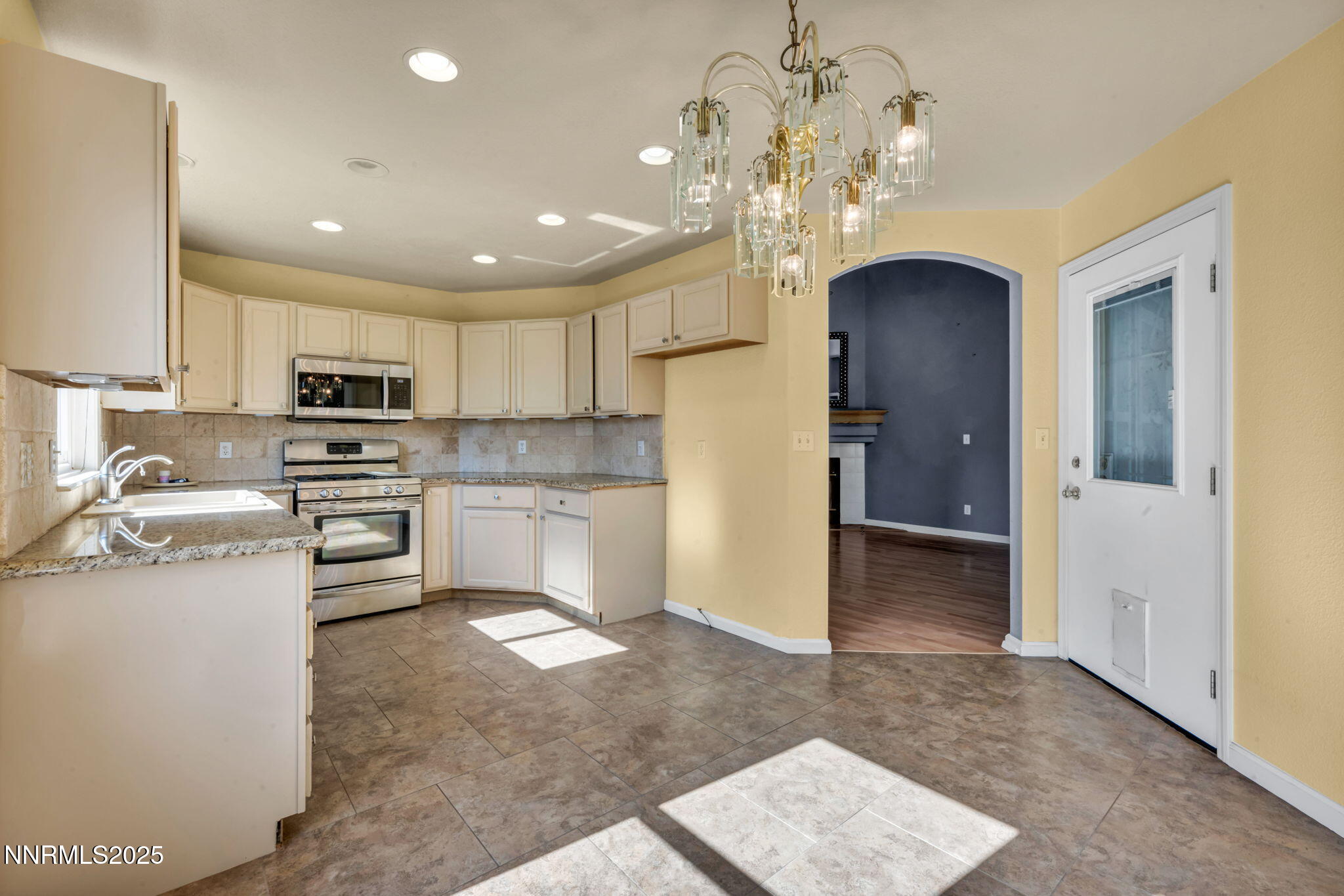 556 Pavilion Court Property Photo 15