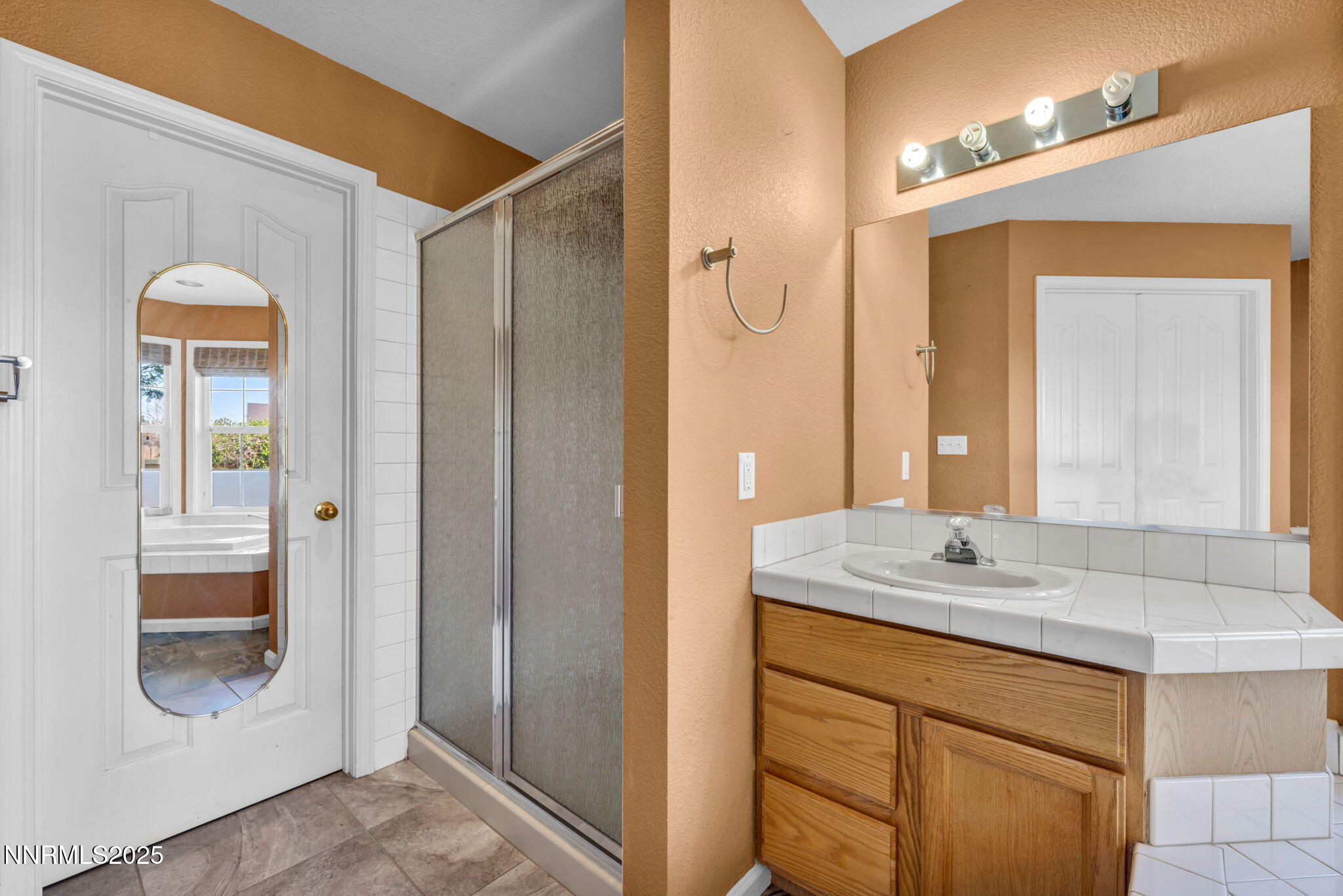 556 Pavilion Court Property Photo 18