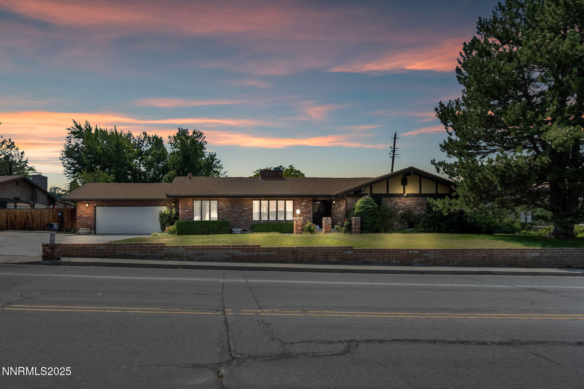 1725 Aquila Avenue Property Photo 1