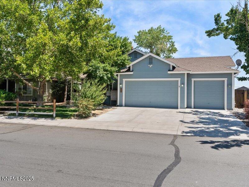 794 Canary Circle Property Photo 1