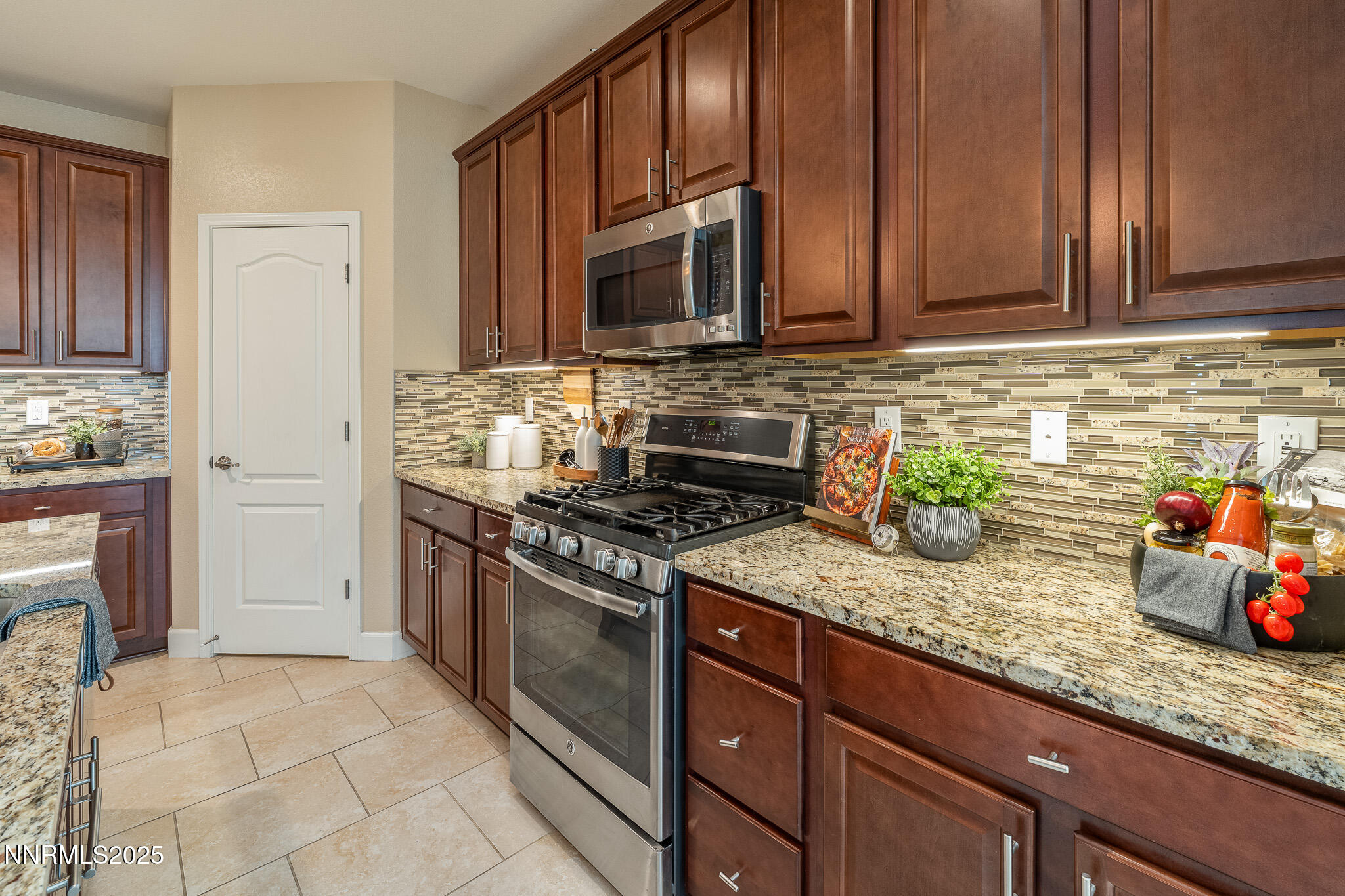 1898 Palacia Pointe Drive Property Photo 9