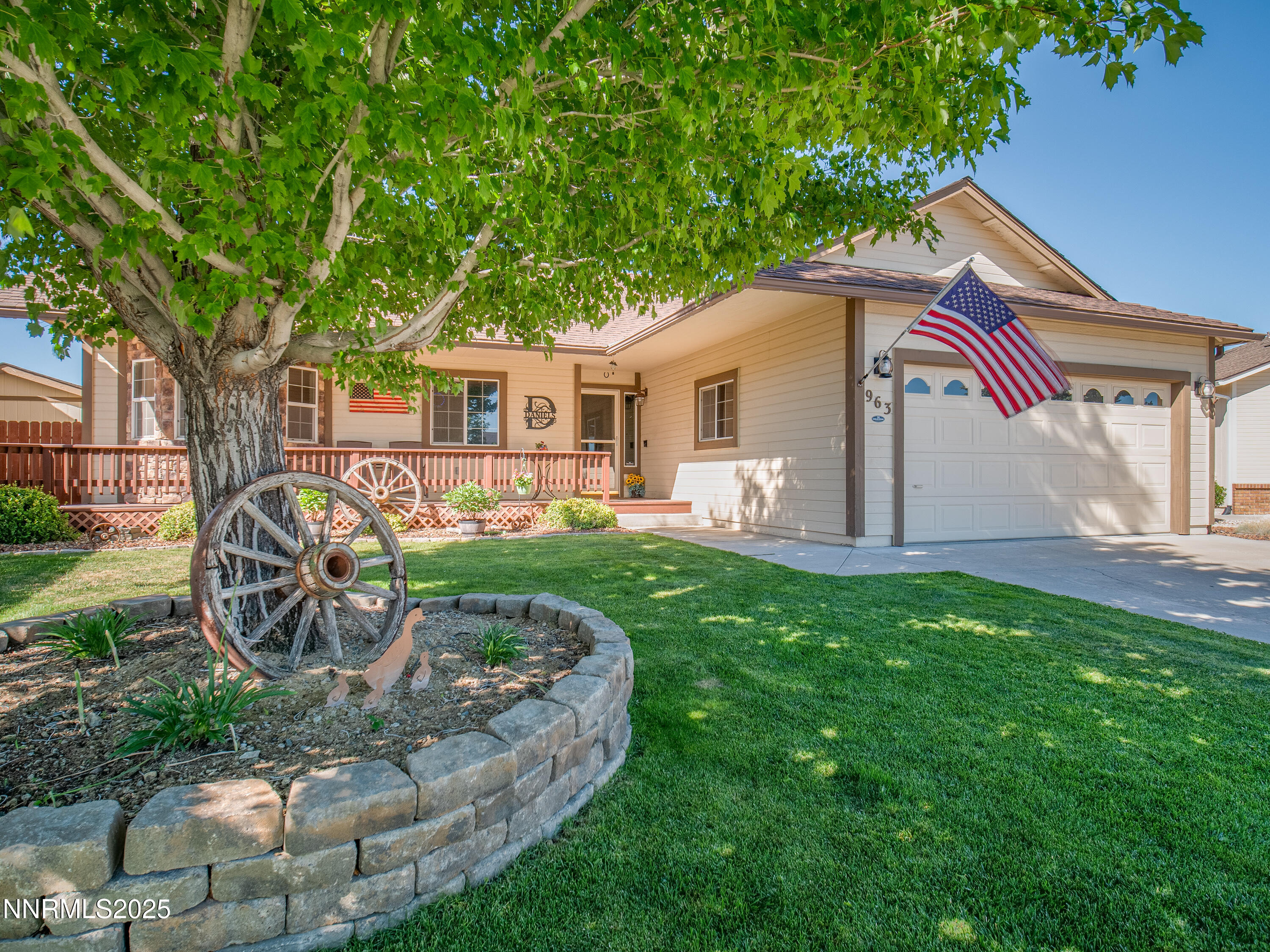 963 Desert Court Property Photo 1