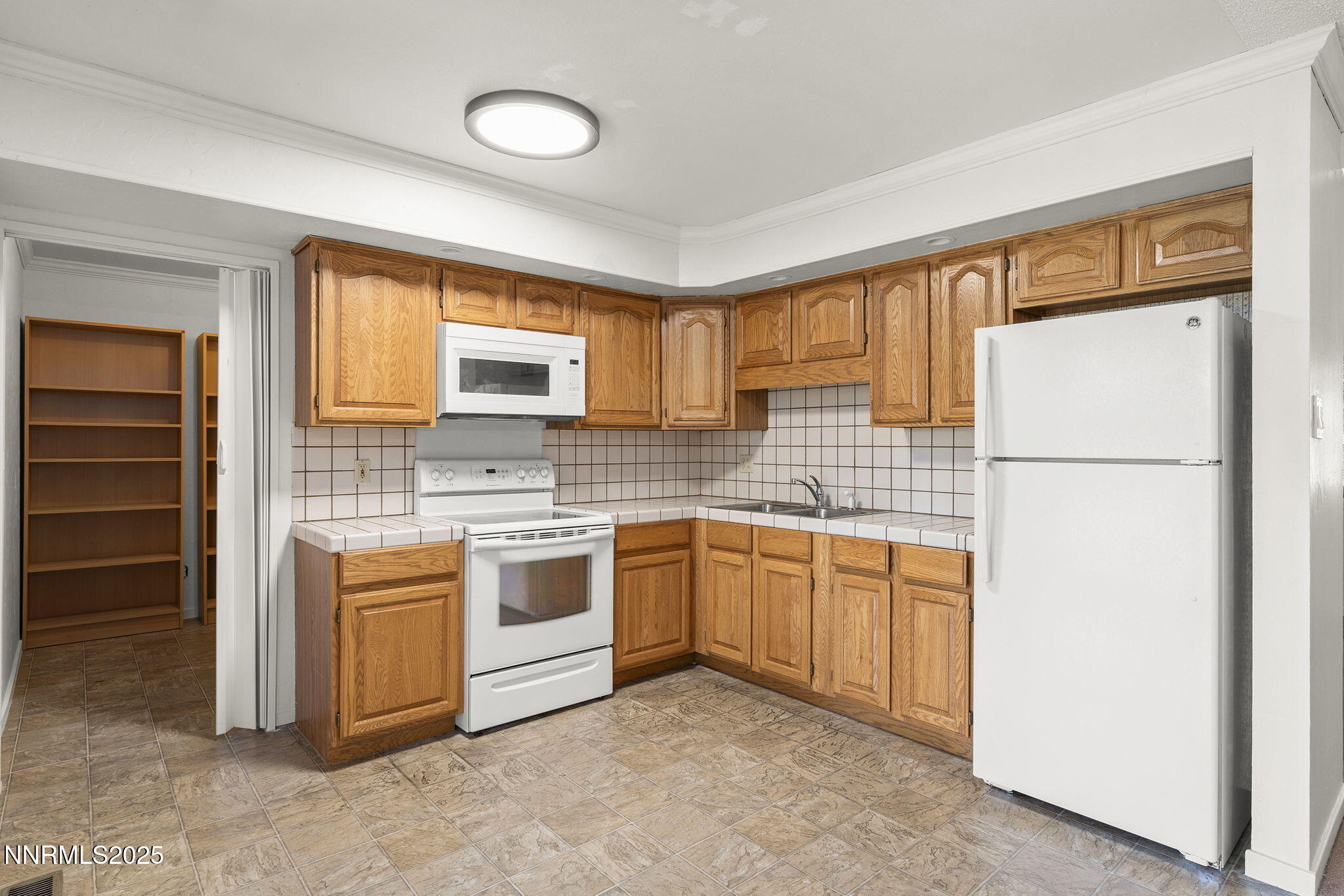 1466 Bridgewood Lane Property Photo 6