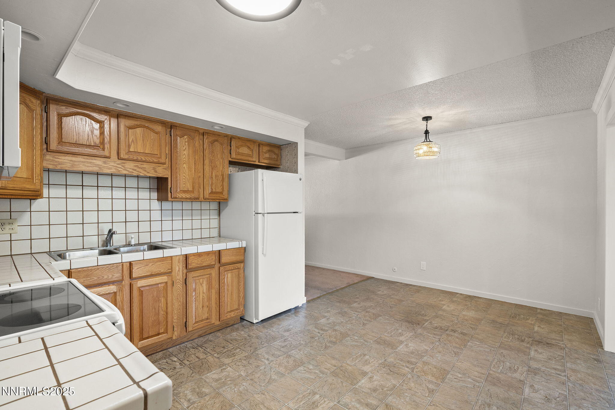 1466 Bridgewood Lane Property Photo 7