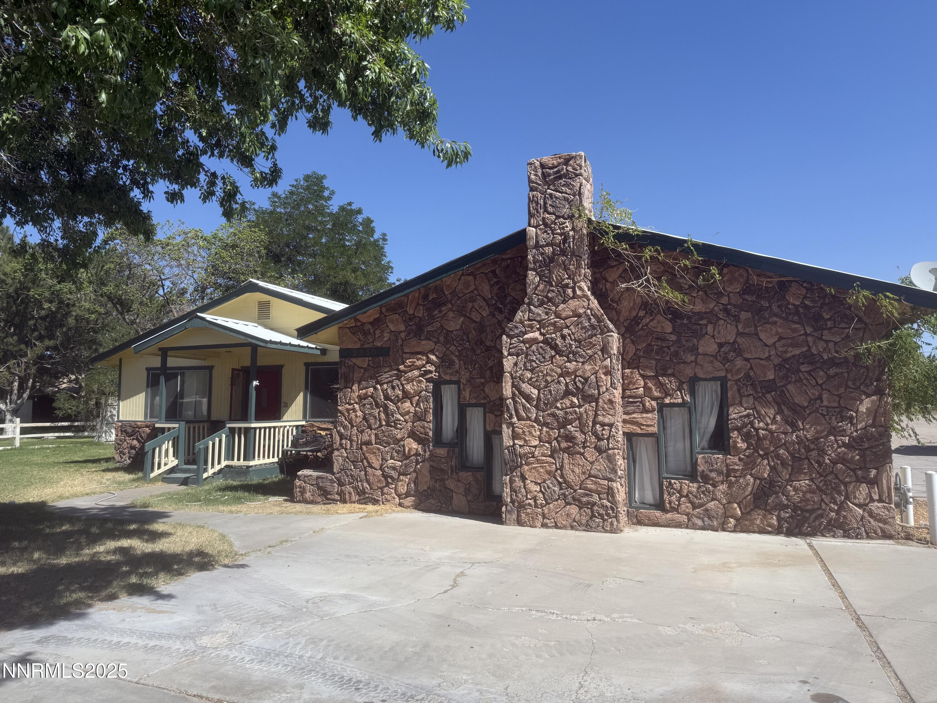 2350 Mount View Drive Property Photo 1