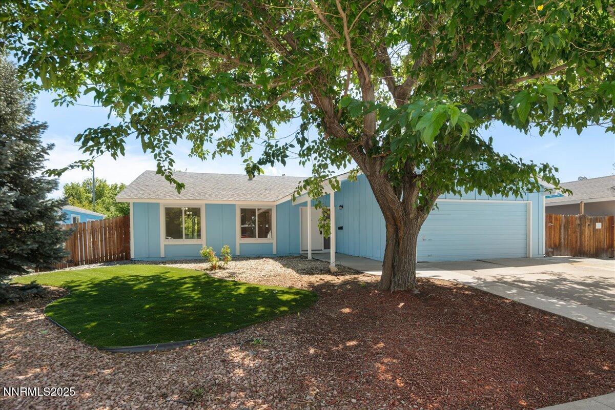1095 E York Way Property Photo 1