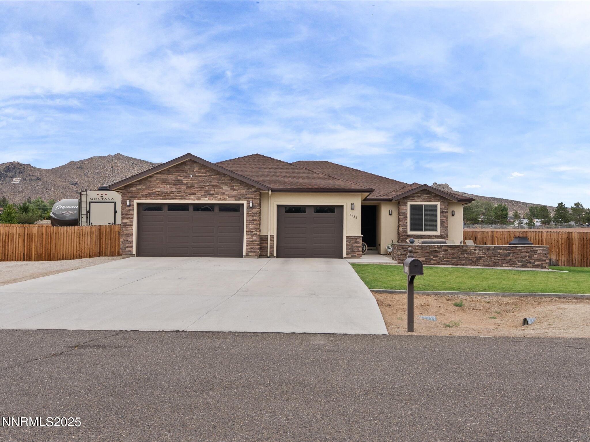 4635 Northview Drive Property Photo 1