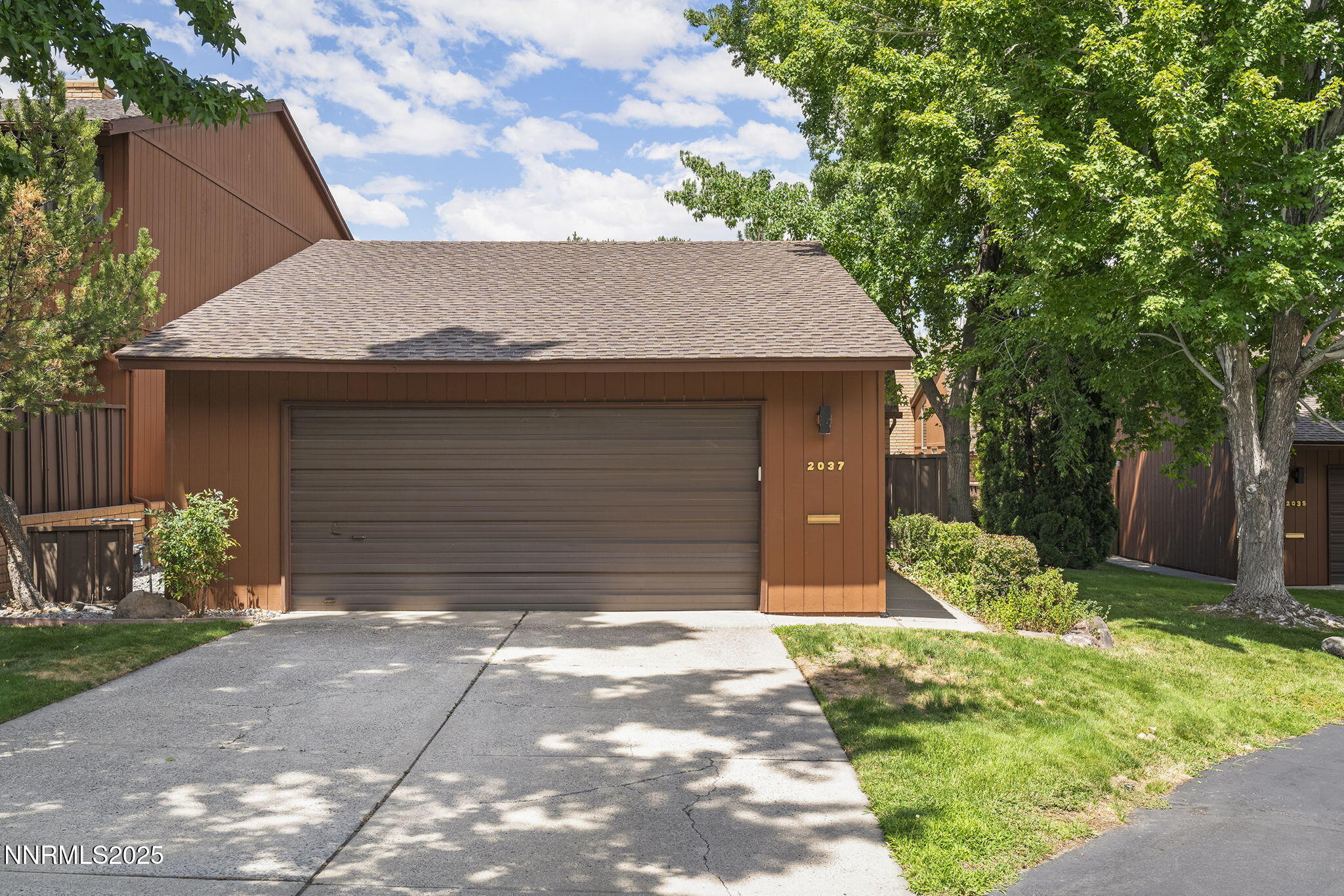 2037 Sunburst Way Property Photo 1