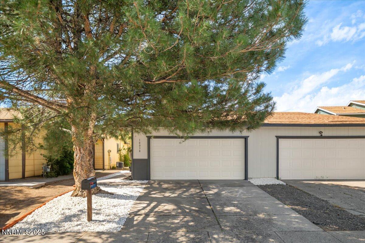 10038 Humite Lane Property Photo 2