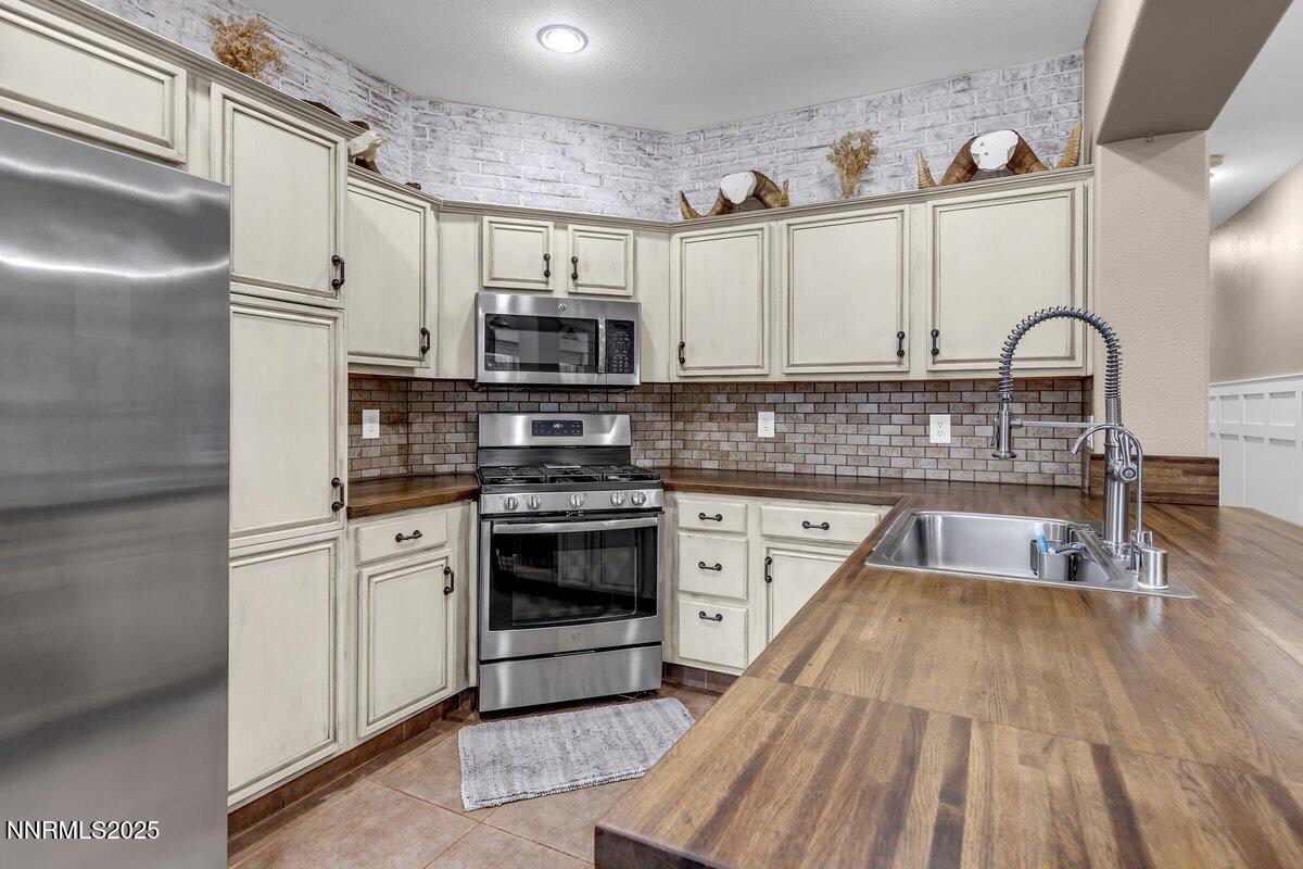 7859 Guerra Court Property Photo 10