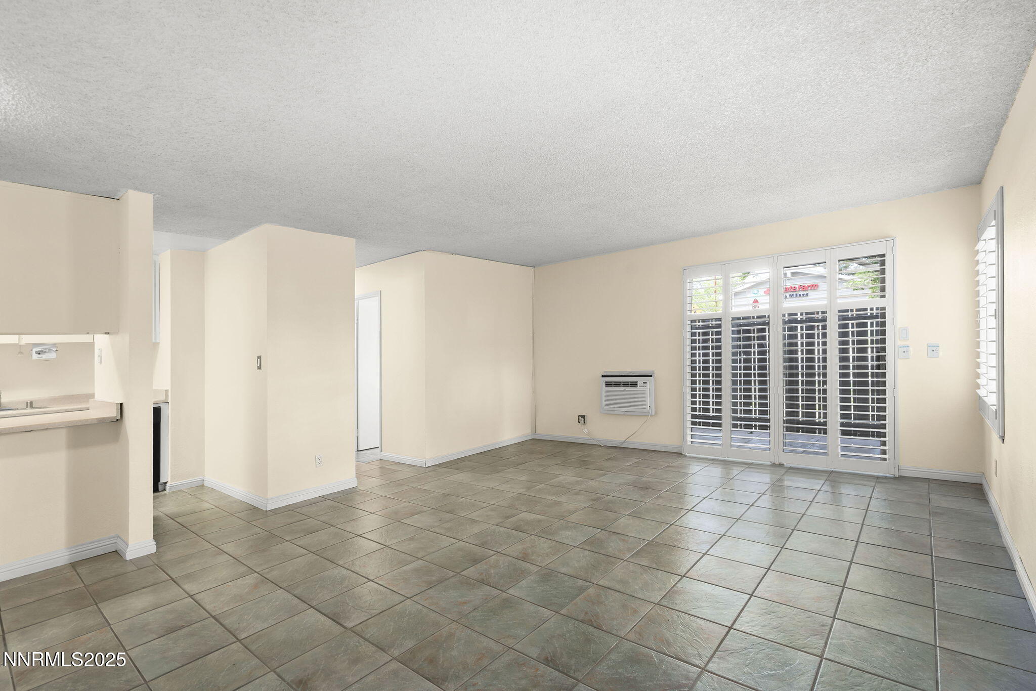 2450 Lymbery Street Property Photo 2