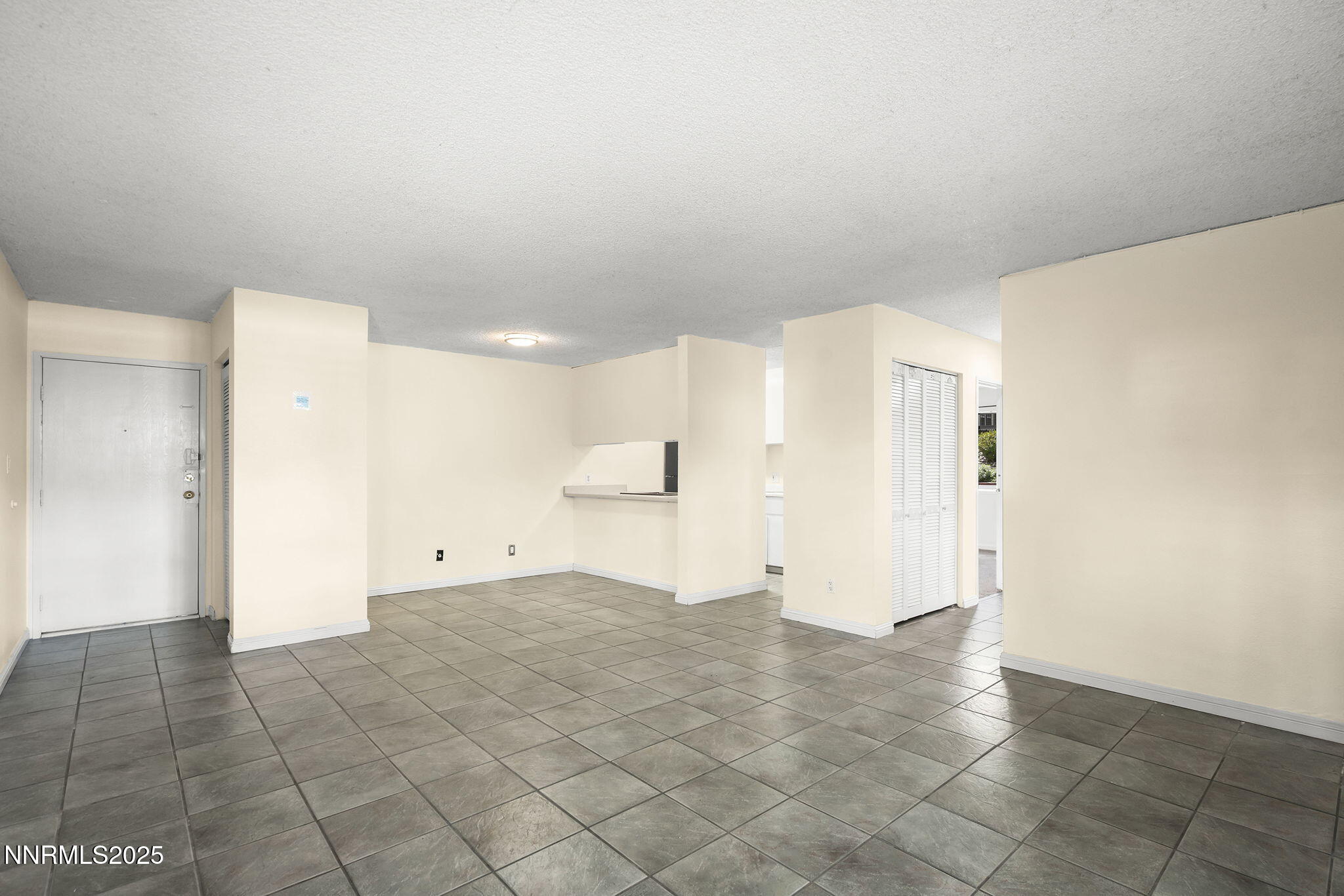 2450 Lymbery Street Property Photo 3