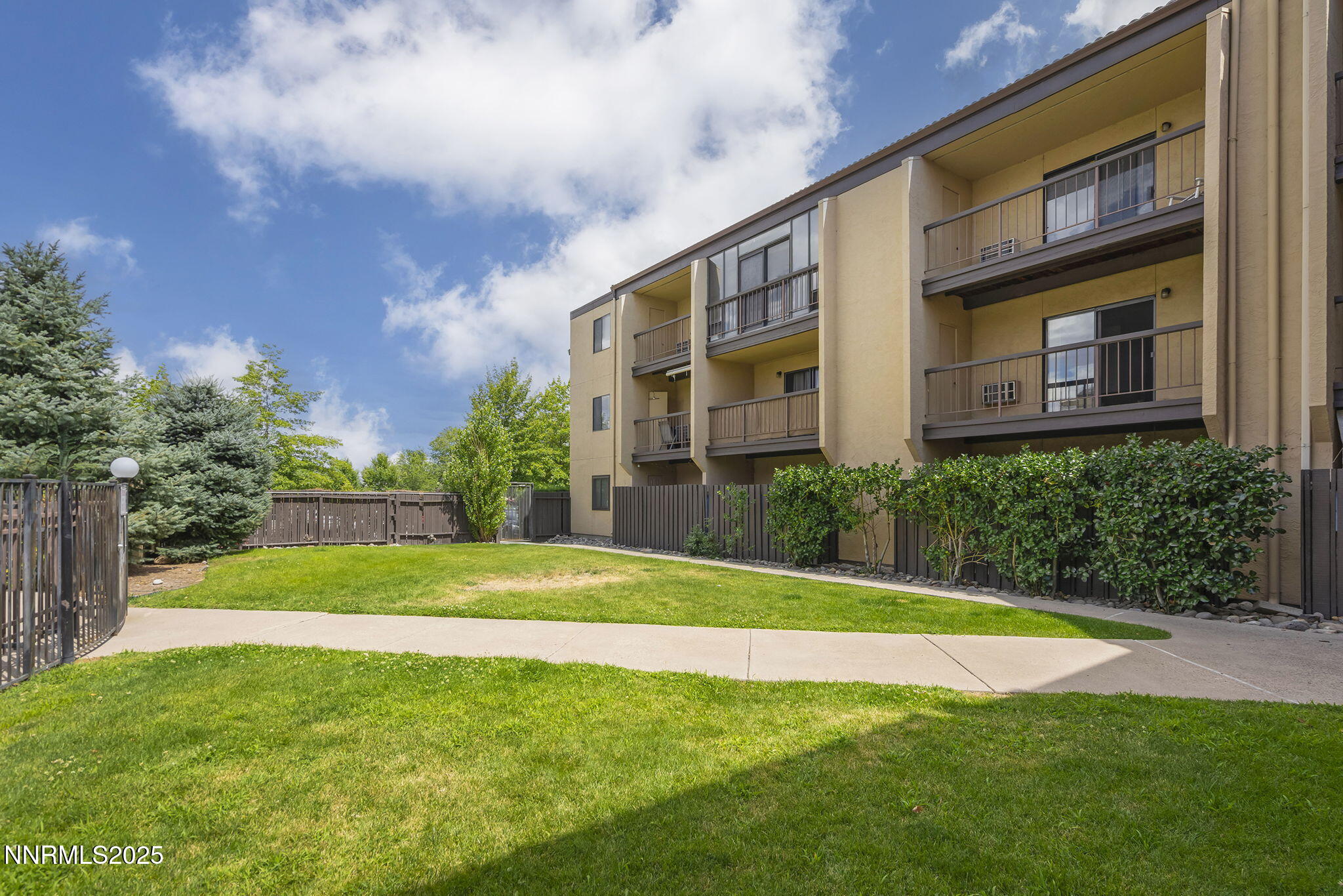 2450 Lymbery Street Property Photo 16