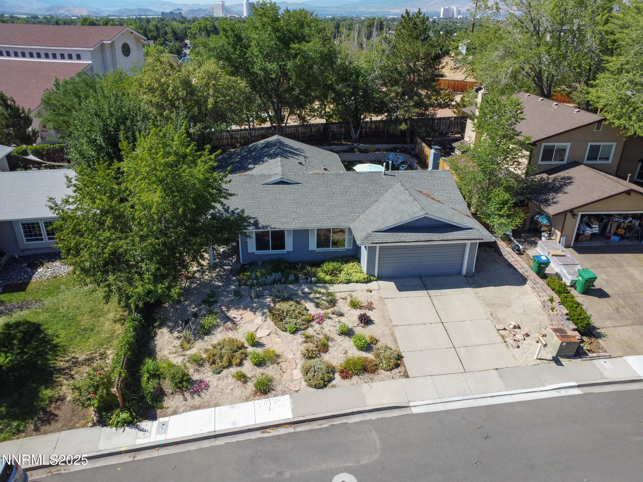 1035 Emerson Way Property Photo 3