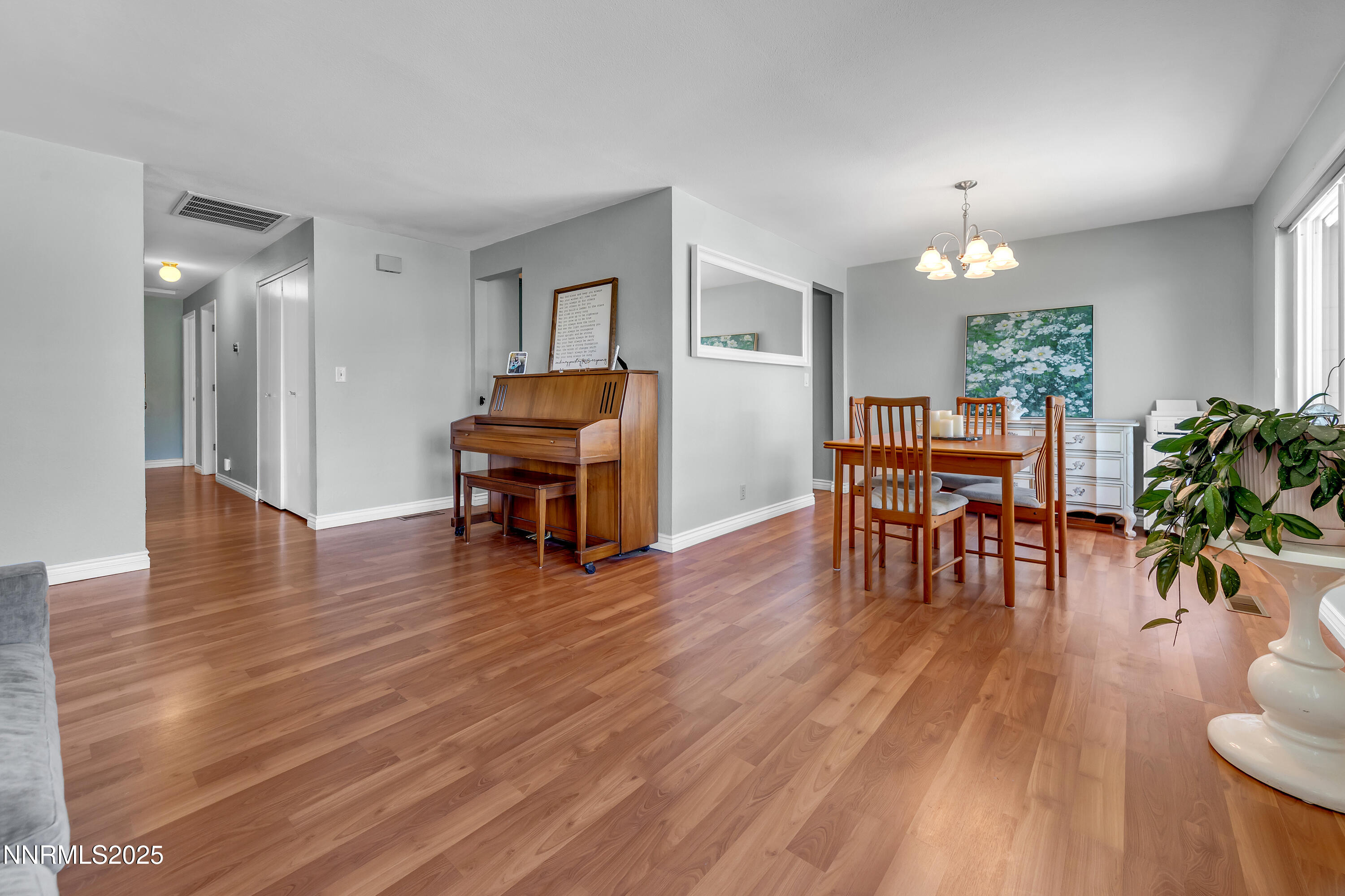 1035 Emerson Way Property Photo 6