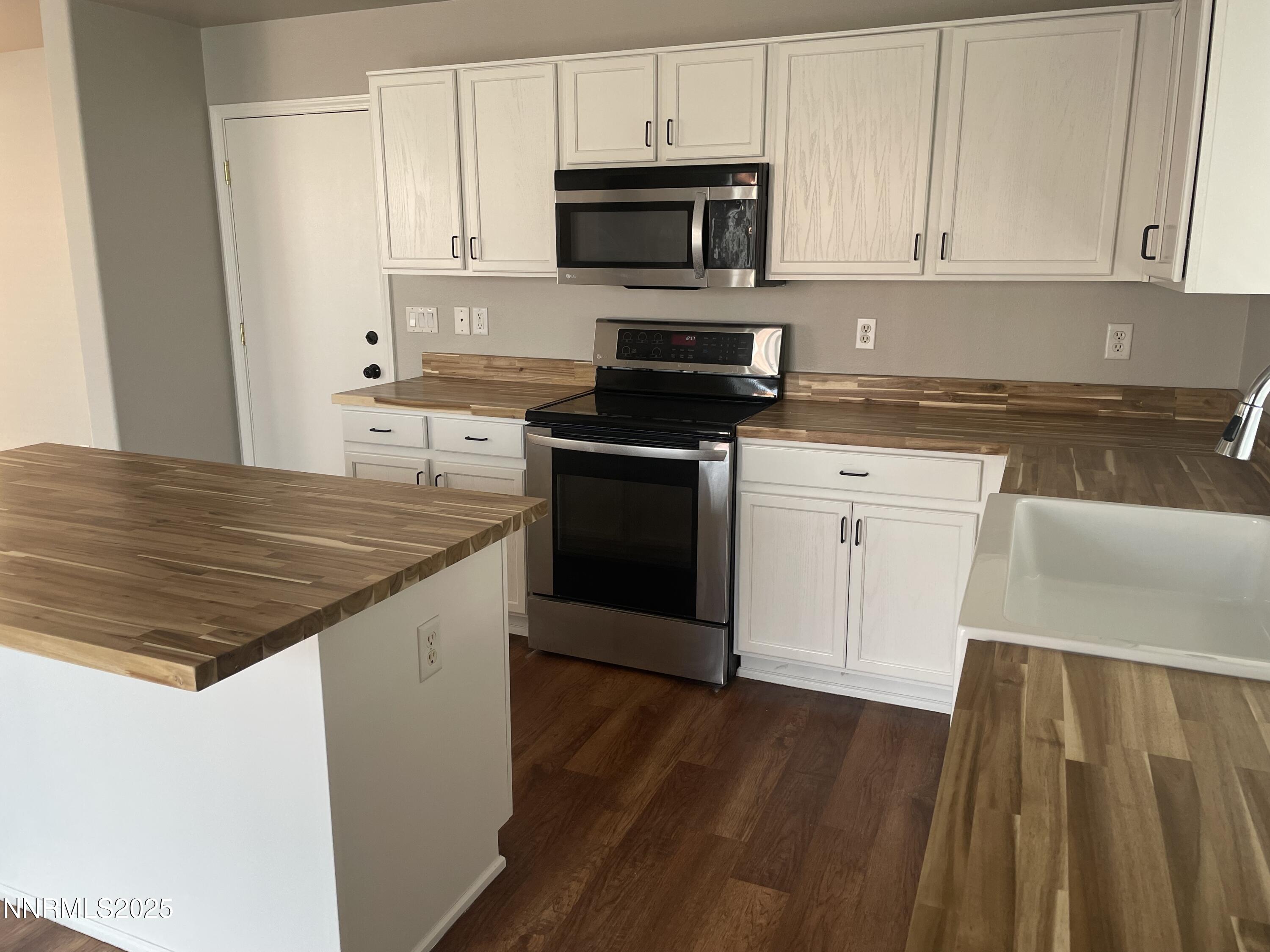 7433 Spey Drive Property Photo 3