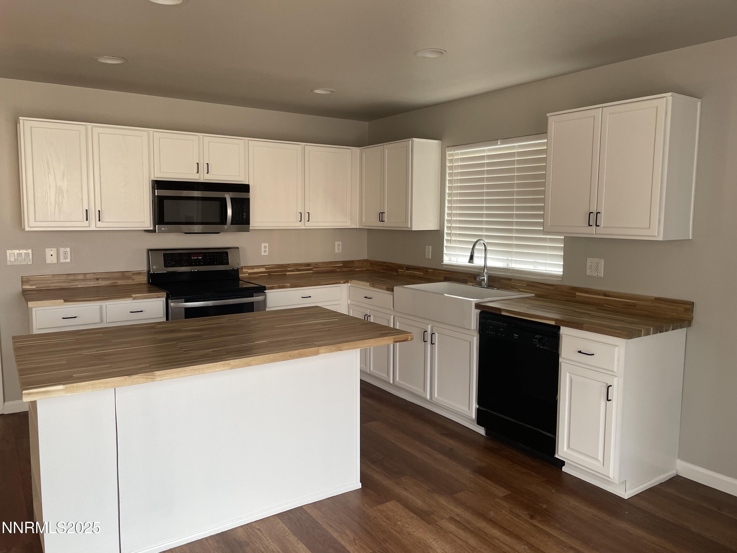 7433 Spey Drive Property Photo 4