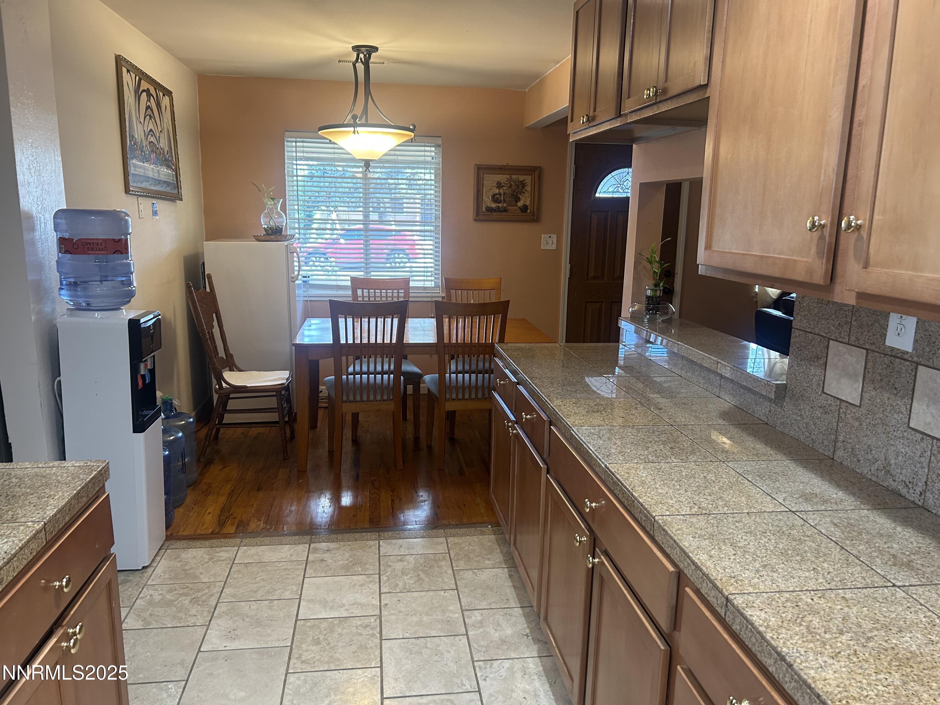 975 Stewart Street Property Photo 6