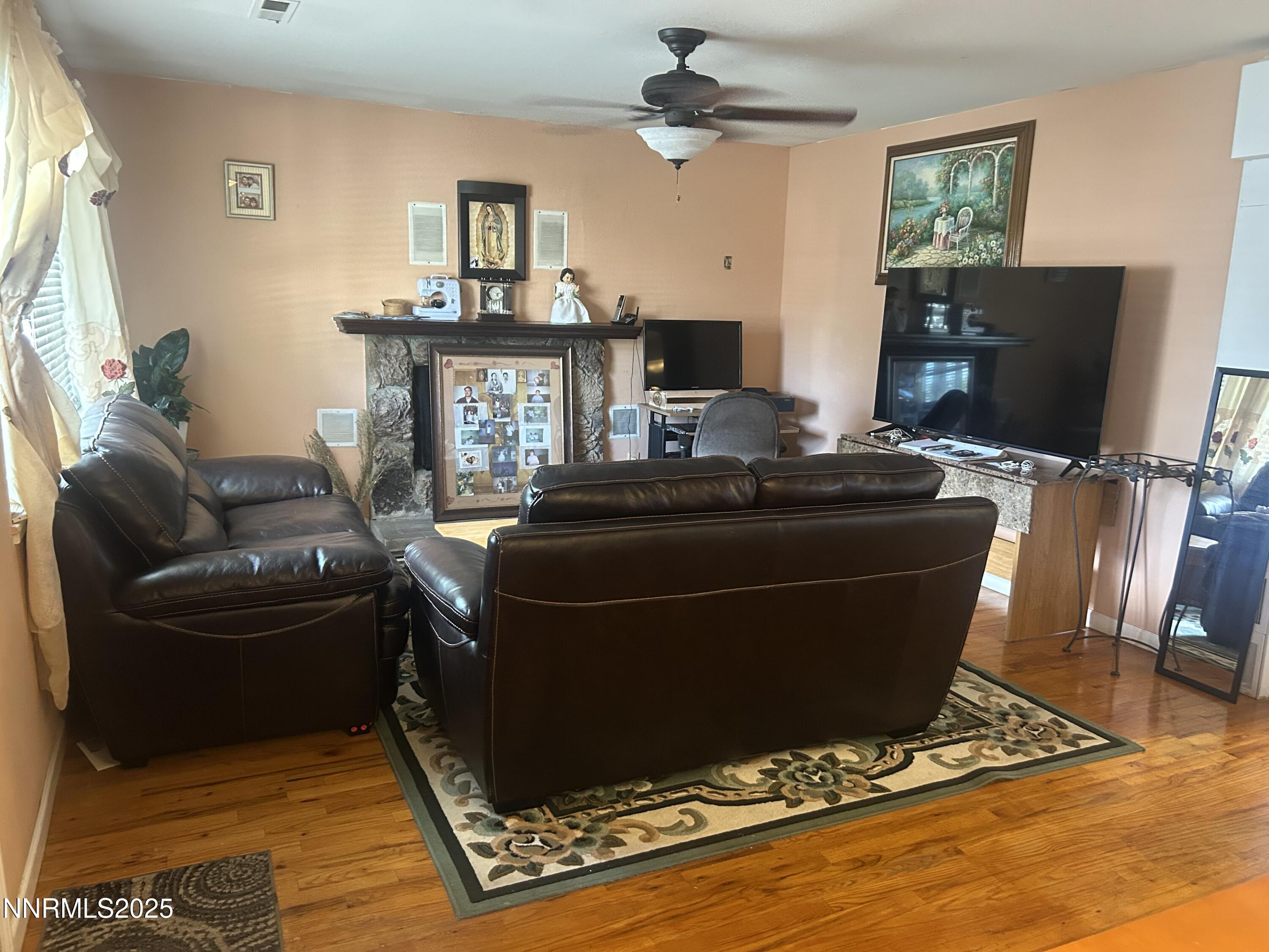 975 Stewart Street Property Photo 7