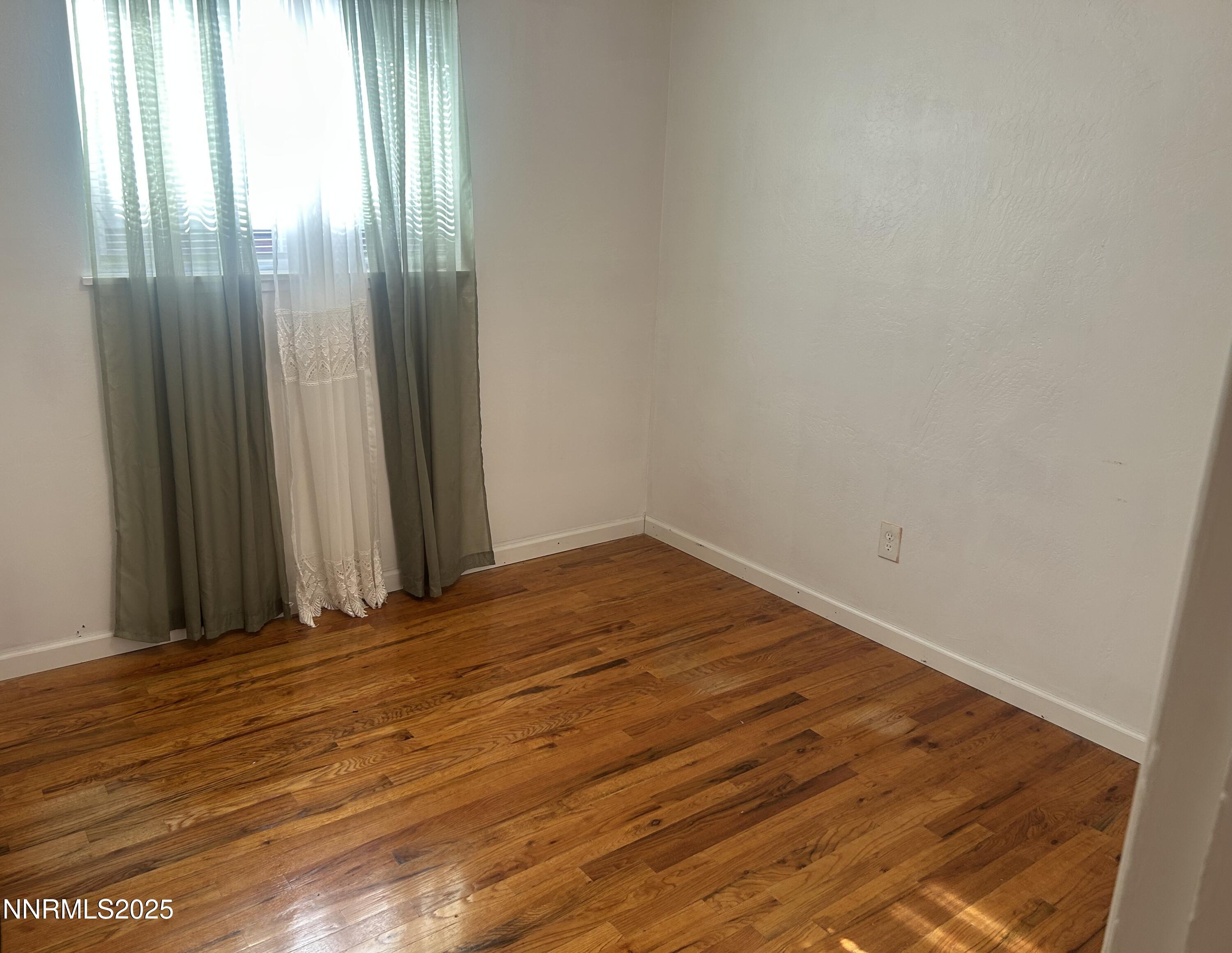 975 Stewart Street Property Photo 8