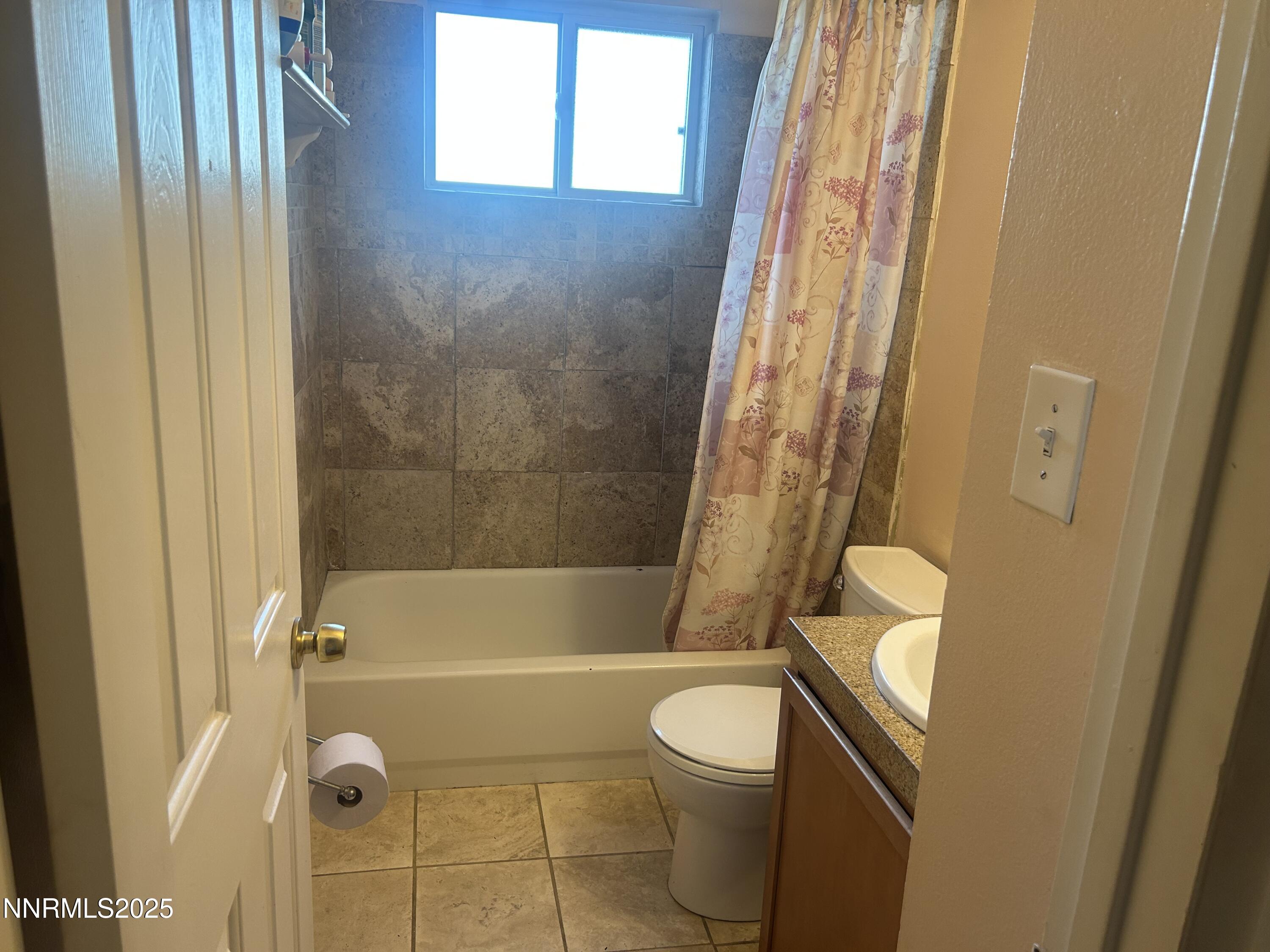 975 Stewart Street Property Photo 9