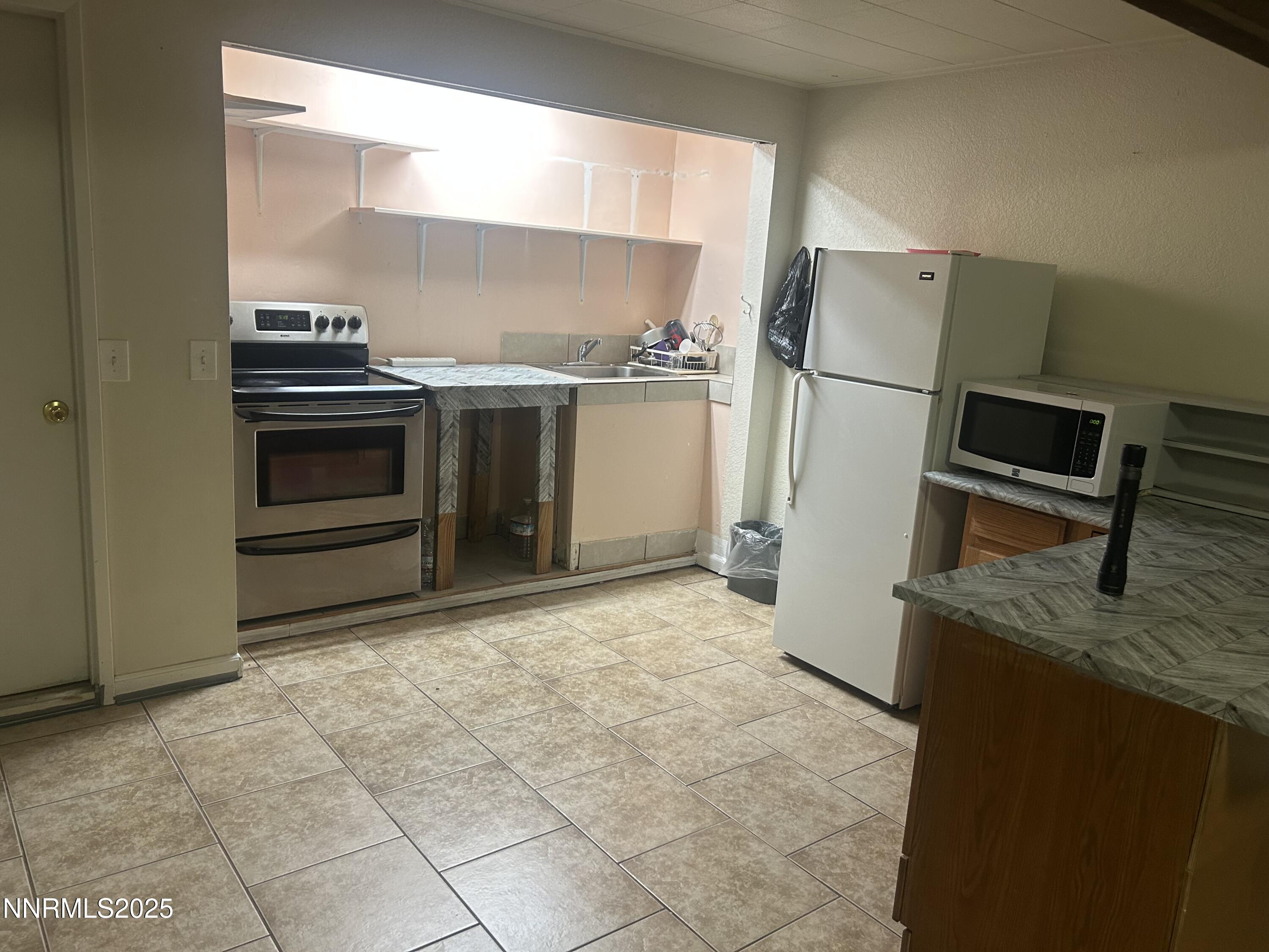 975 Stewart Street Property Photo 16