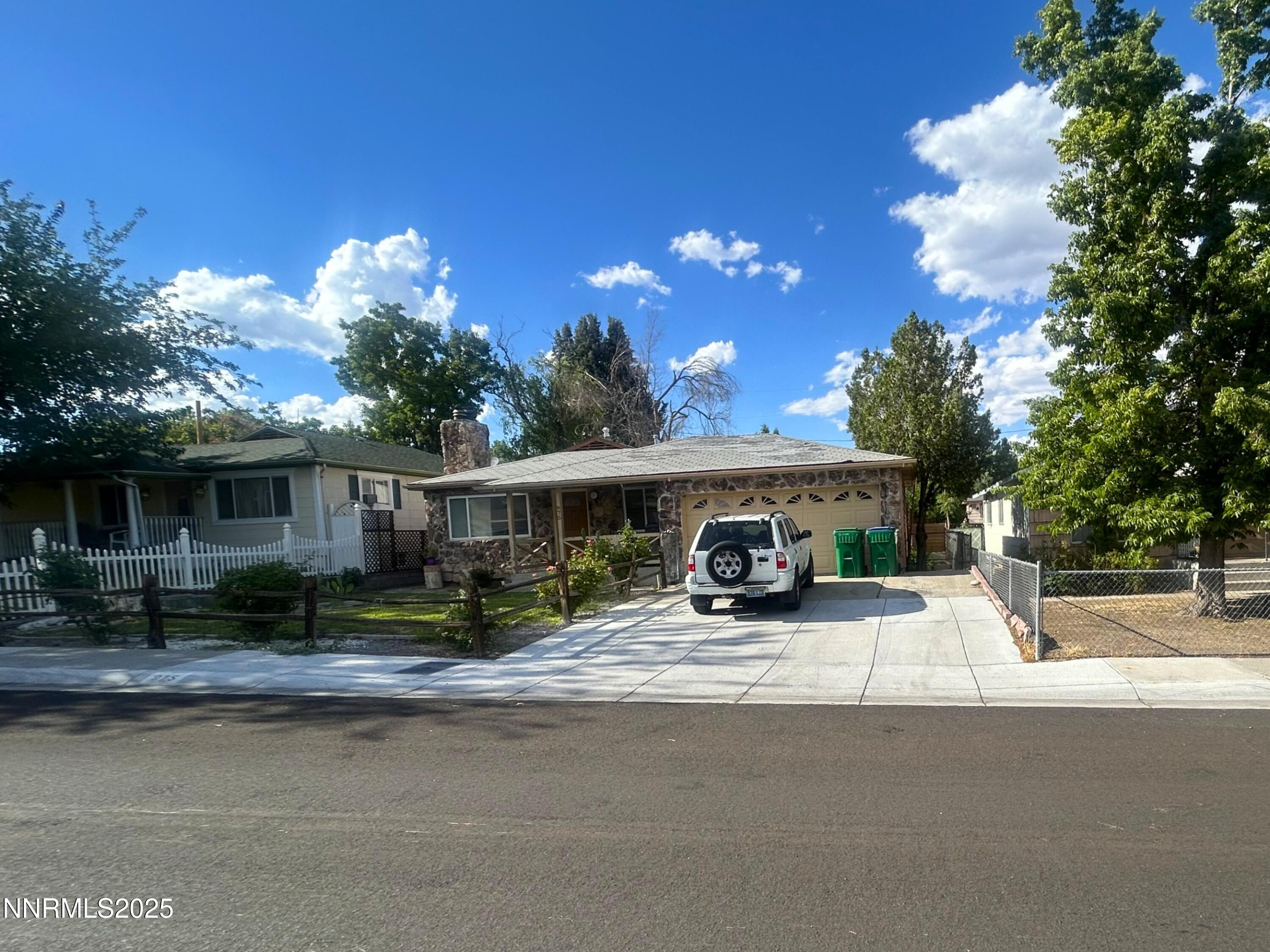 975 Stewart Street Property Photo 24