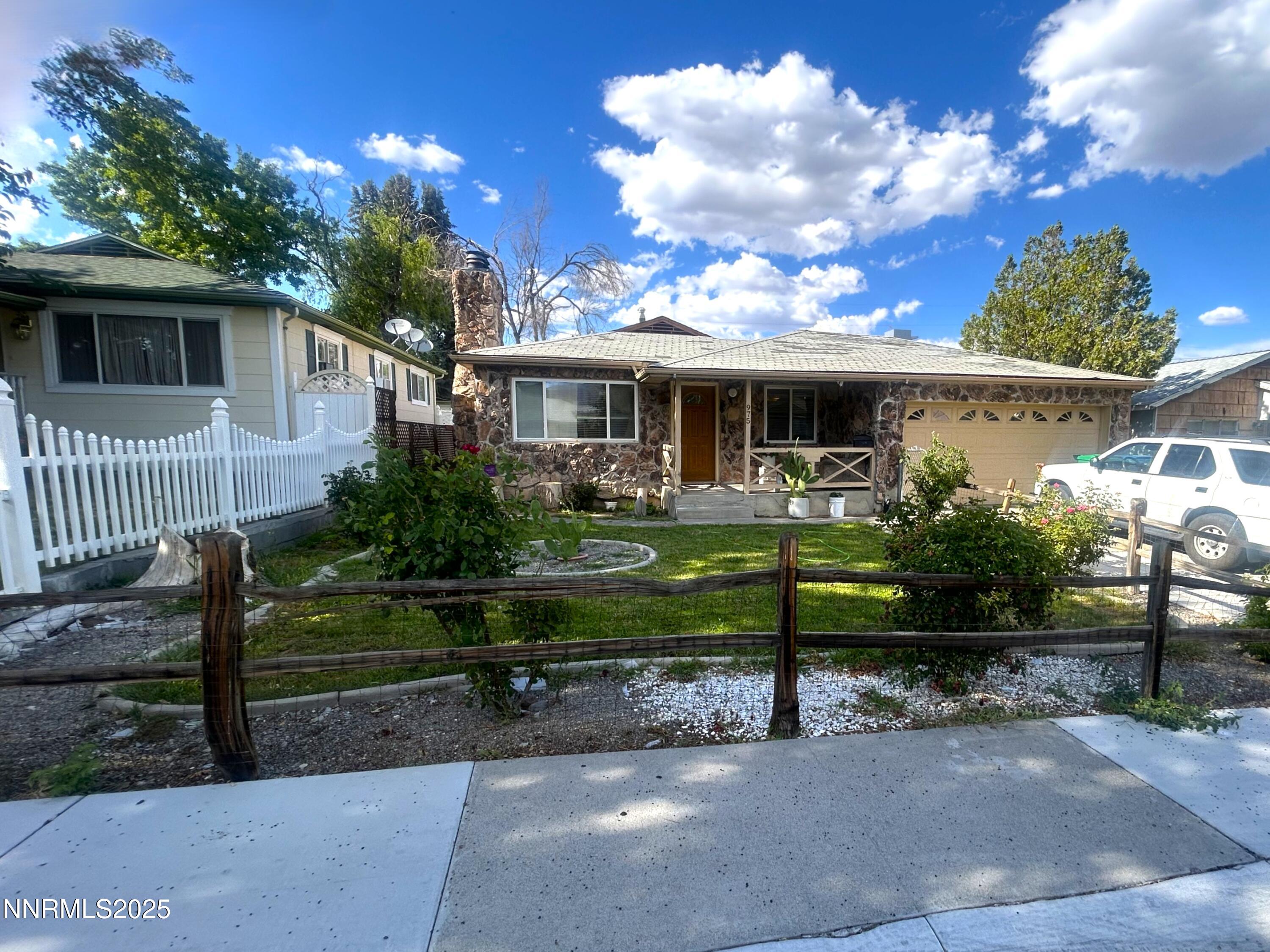 975 Stewart Street Property Photo 25