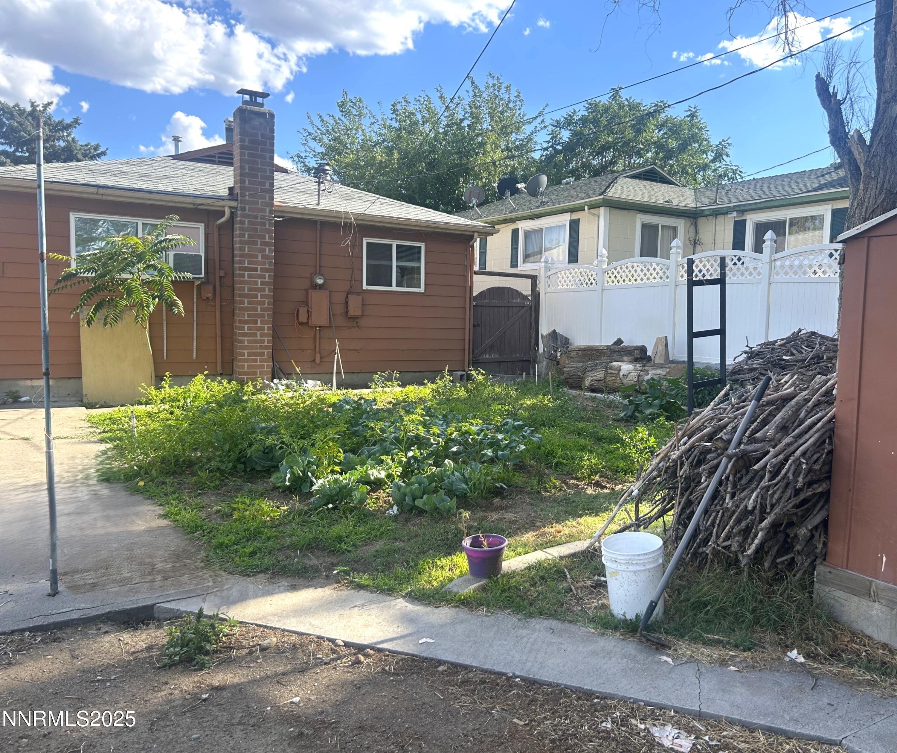975 Stewart Street Property Photo 31