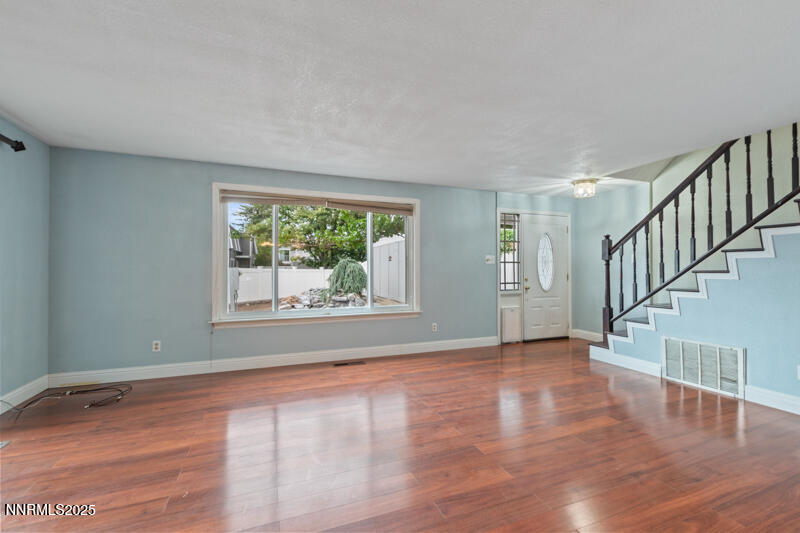 7595 Cumberland Circle Property Photo 6