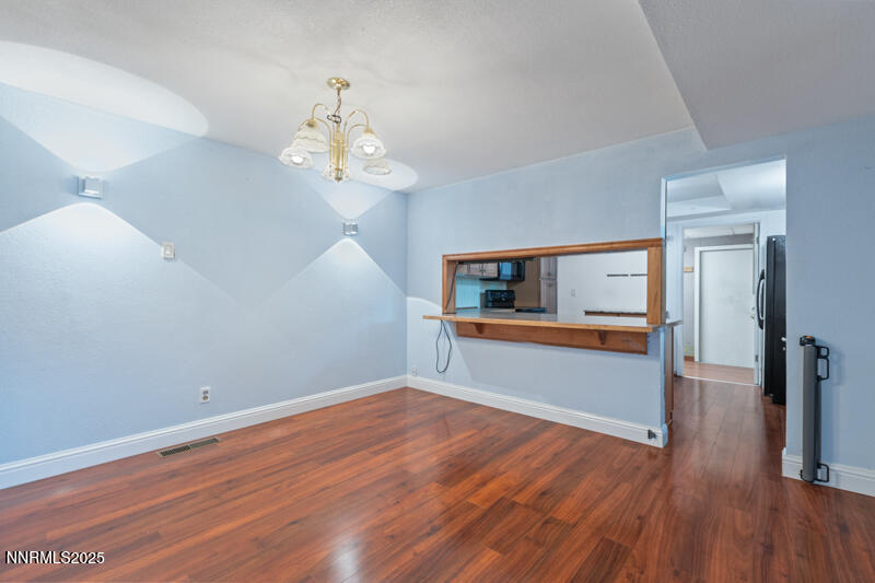 7595 Cumberland Circle Property Photo 8