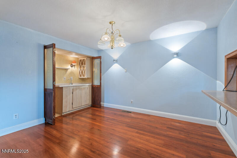 7595 Cumberland Circle Property Photo 9