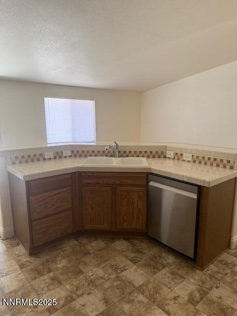 667 Keppel Street Property Photo 7