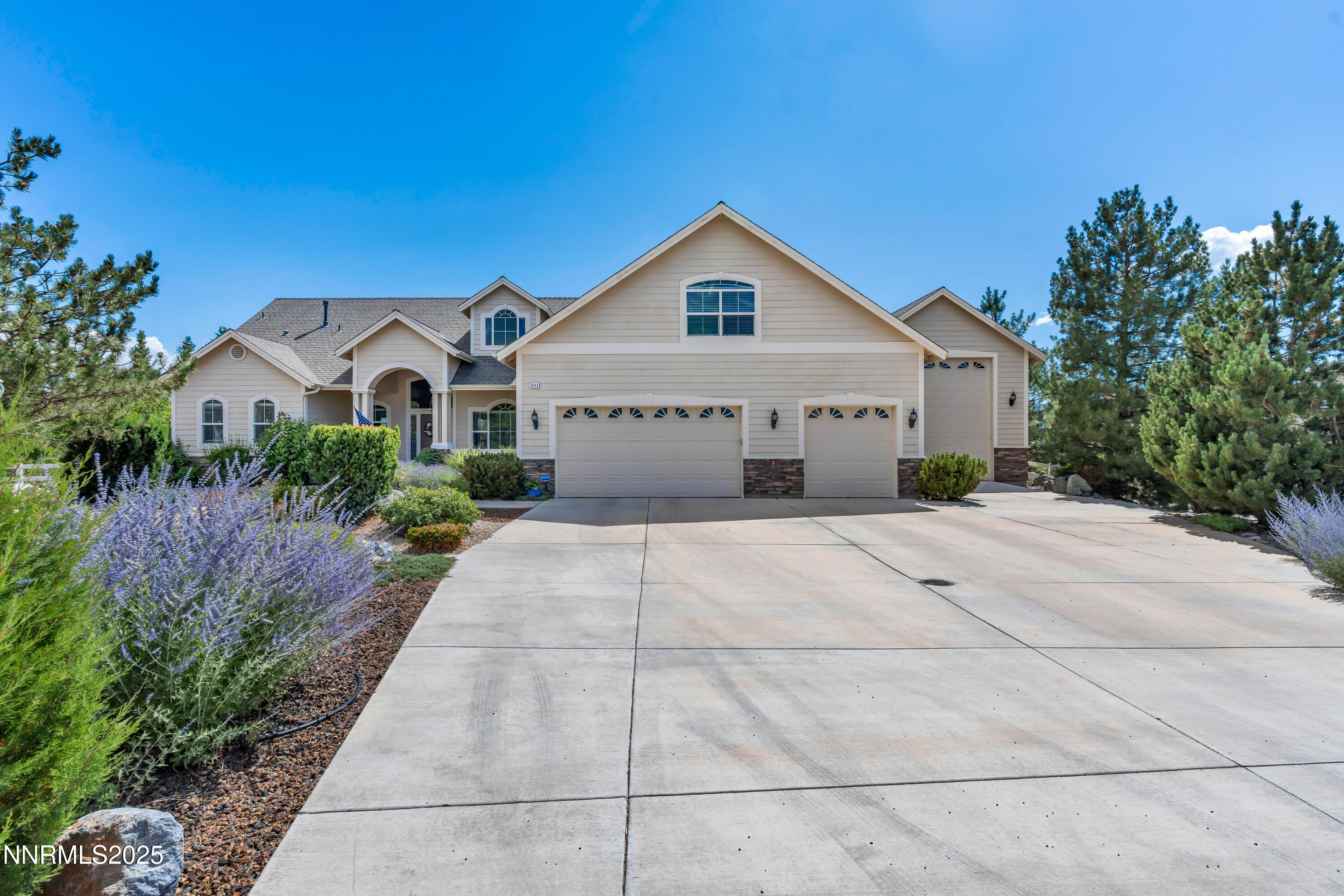 2600 Skyline Drive Property Photo 1