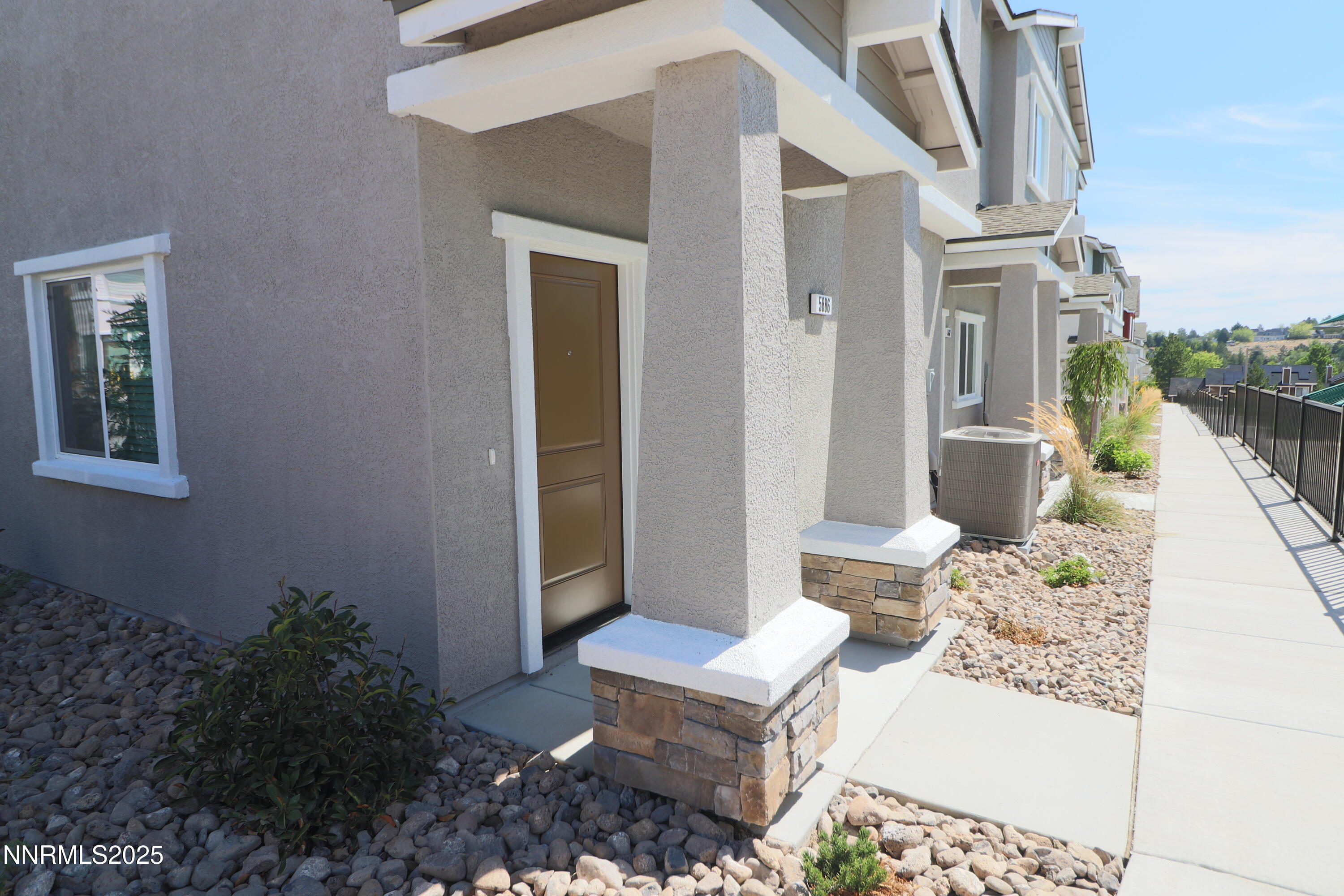 5886 Grand Row Way Property Photo 2