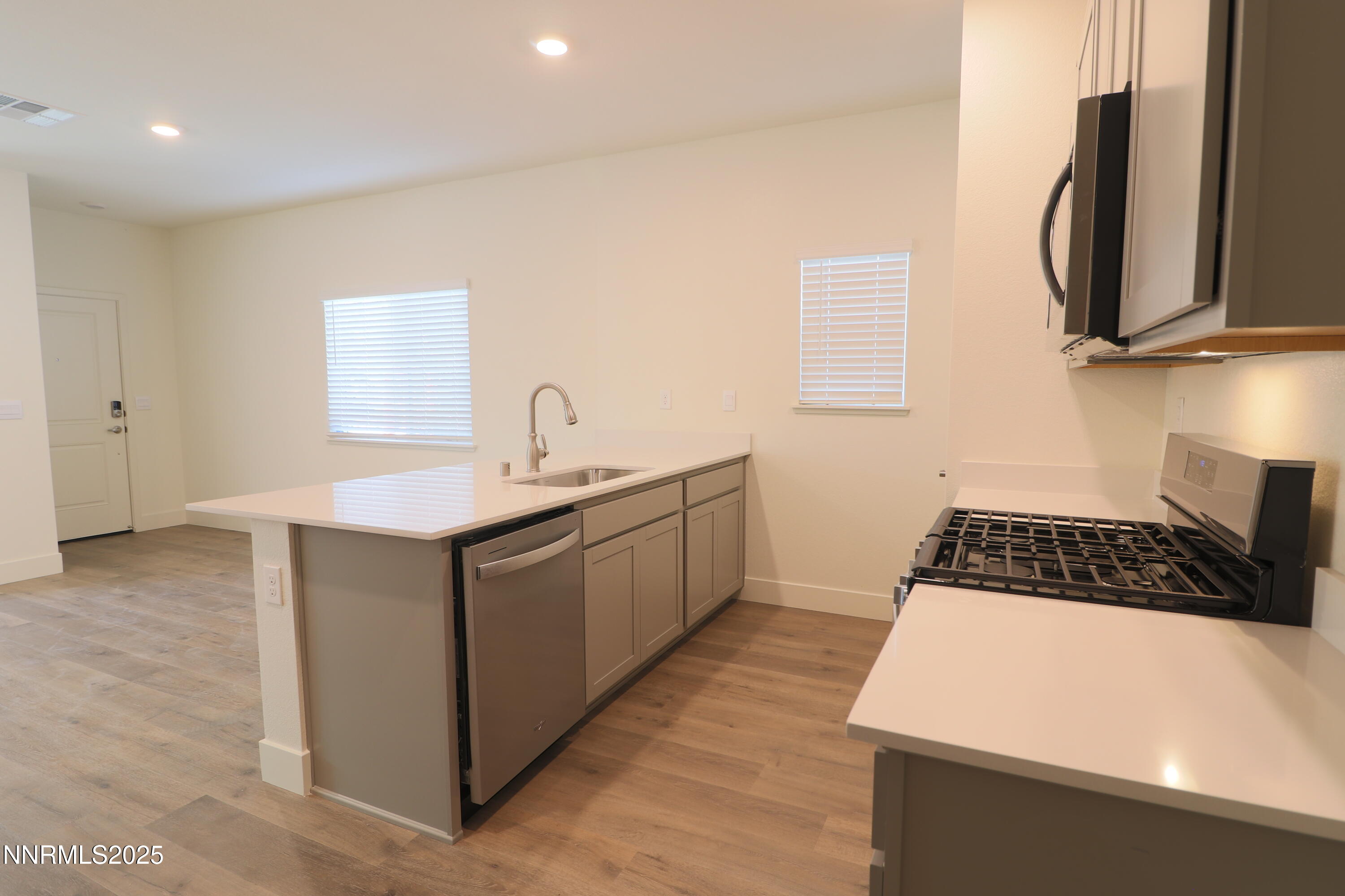 5886 Grand Row Way Property Photo 3