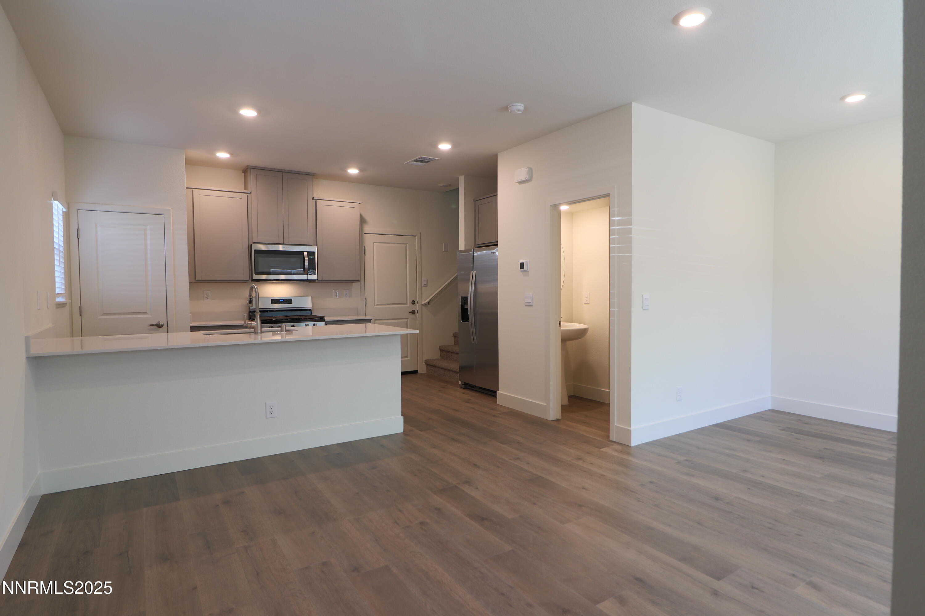 5886 Grand Row Way Property Photo 4