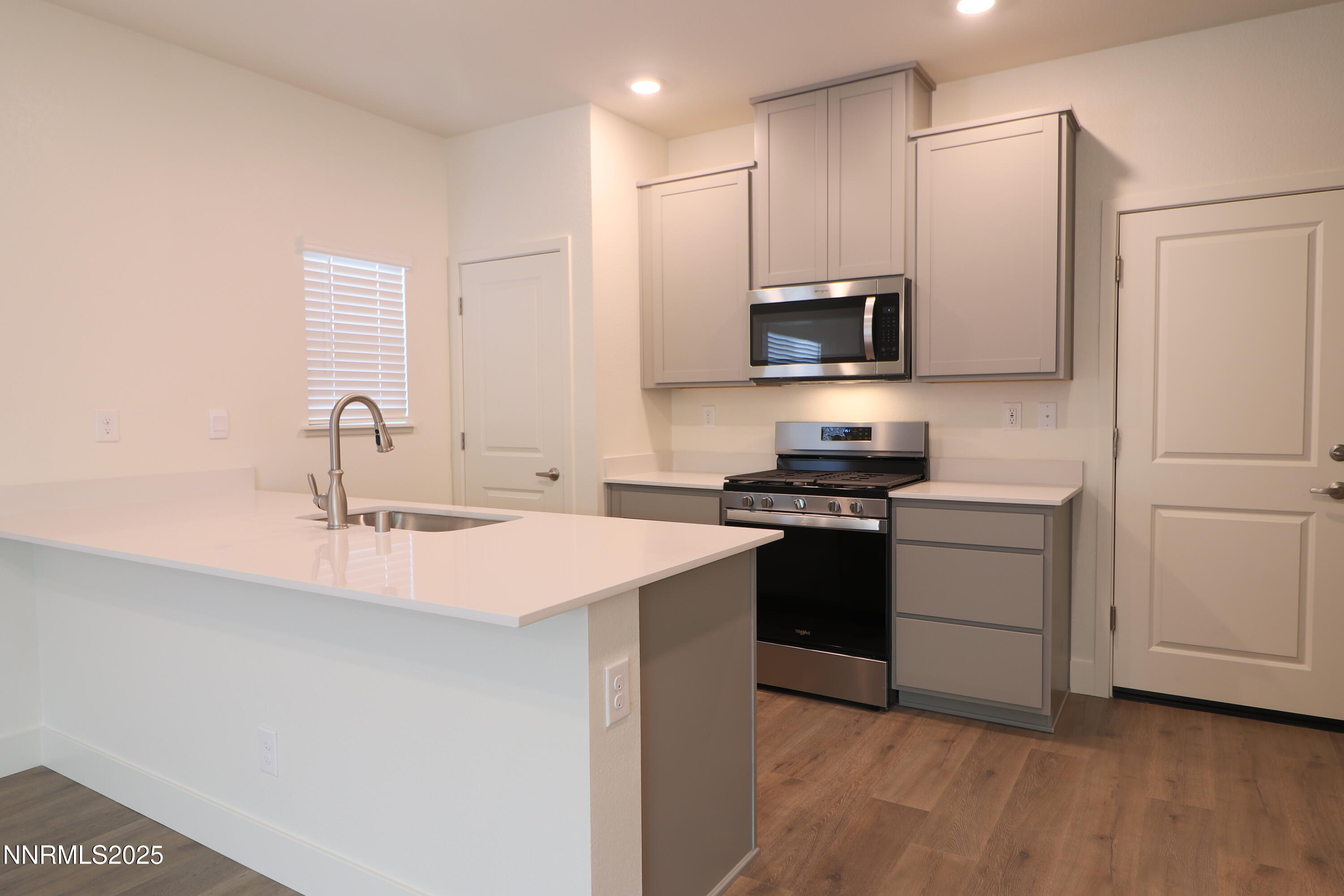 5886 Grand Row Way Property Photo 7