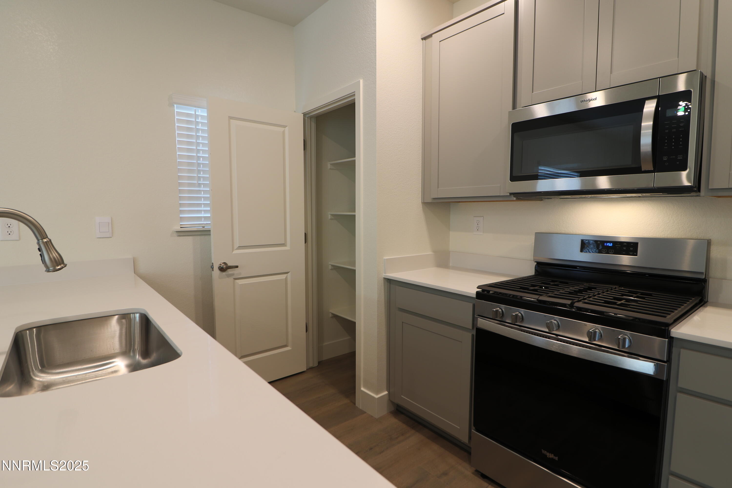 5886 Grand Row Way Property Photo 8