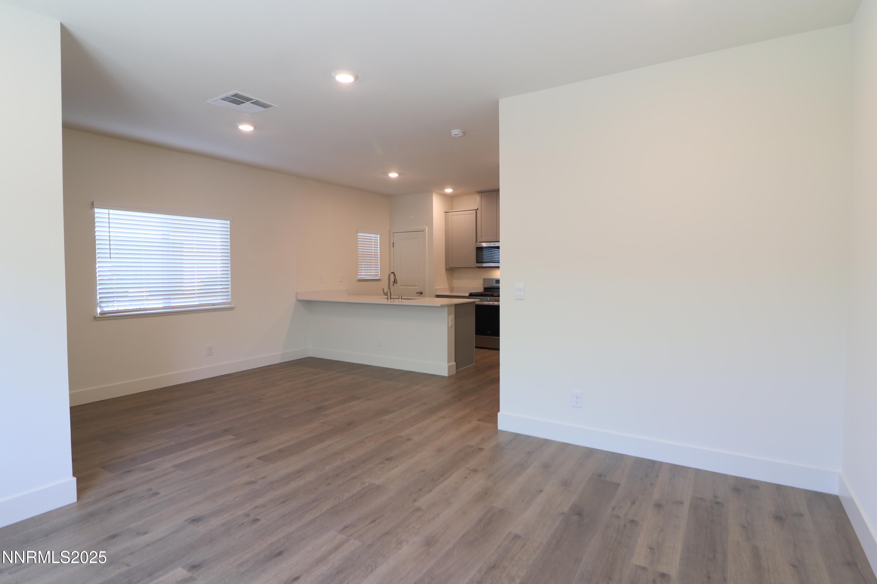 5886 Grand Row Way Property Photo 9