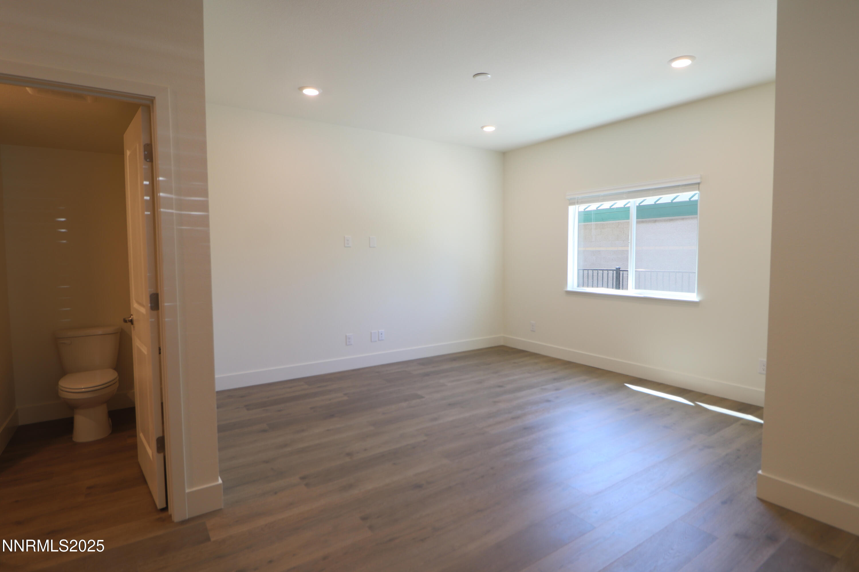 5886 Grand Row Way Property Photo 11