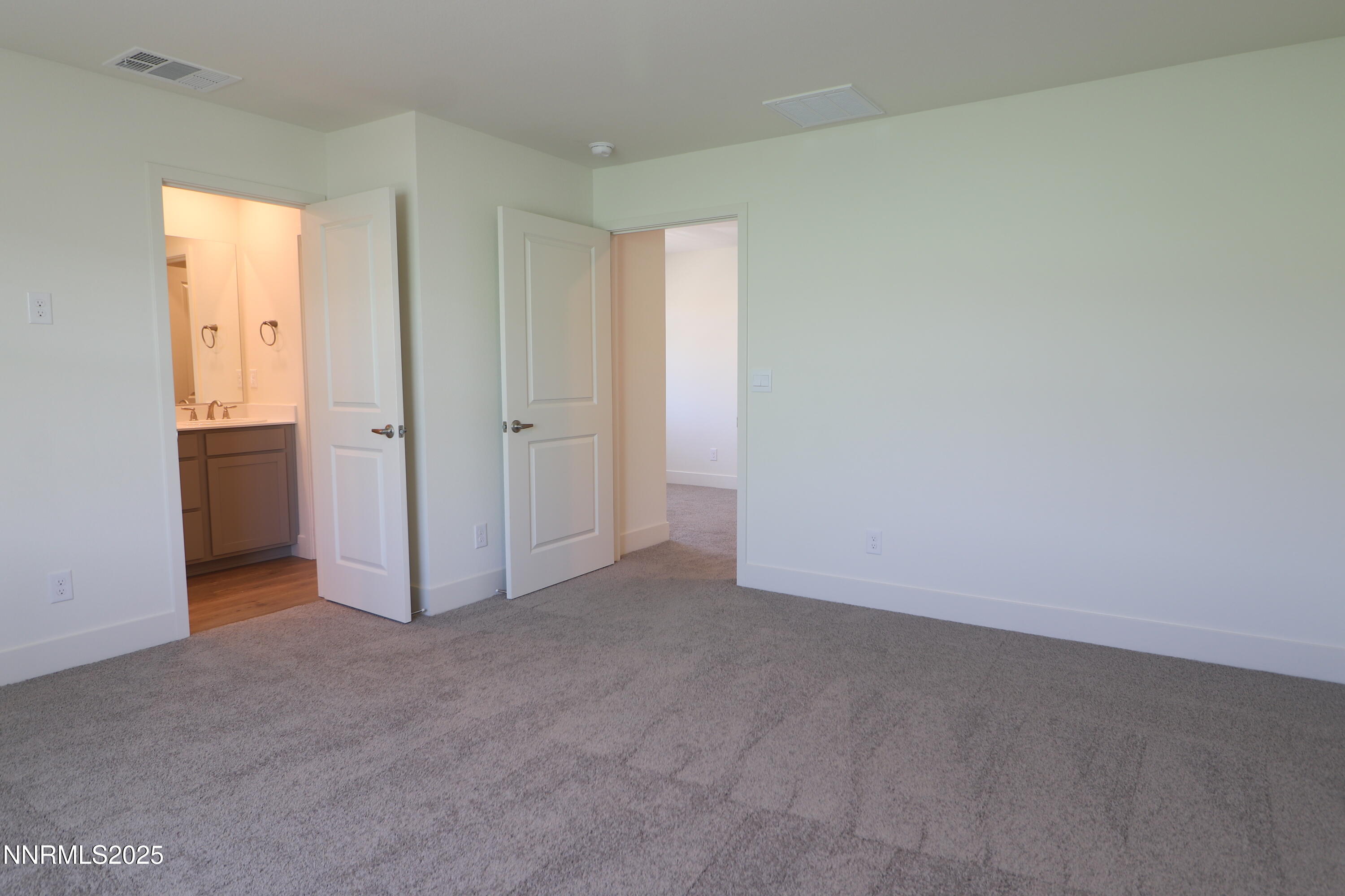 5886 Grand Row Way Property Photo 14