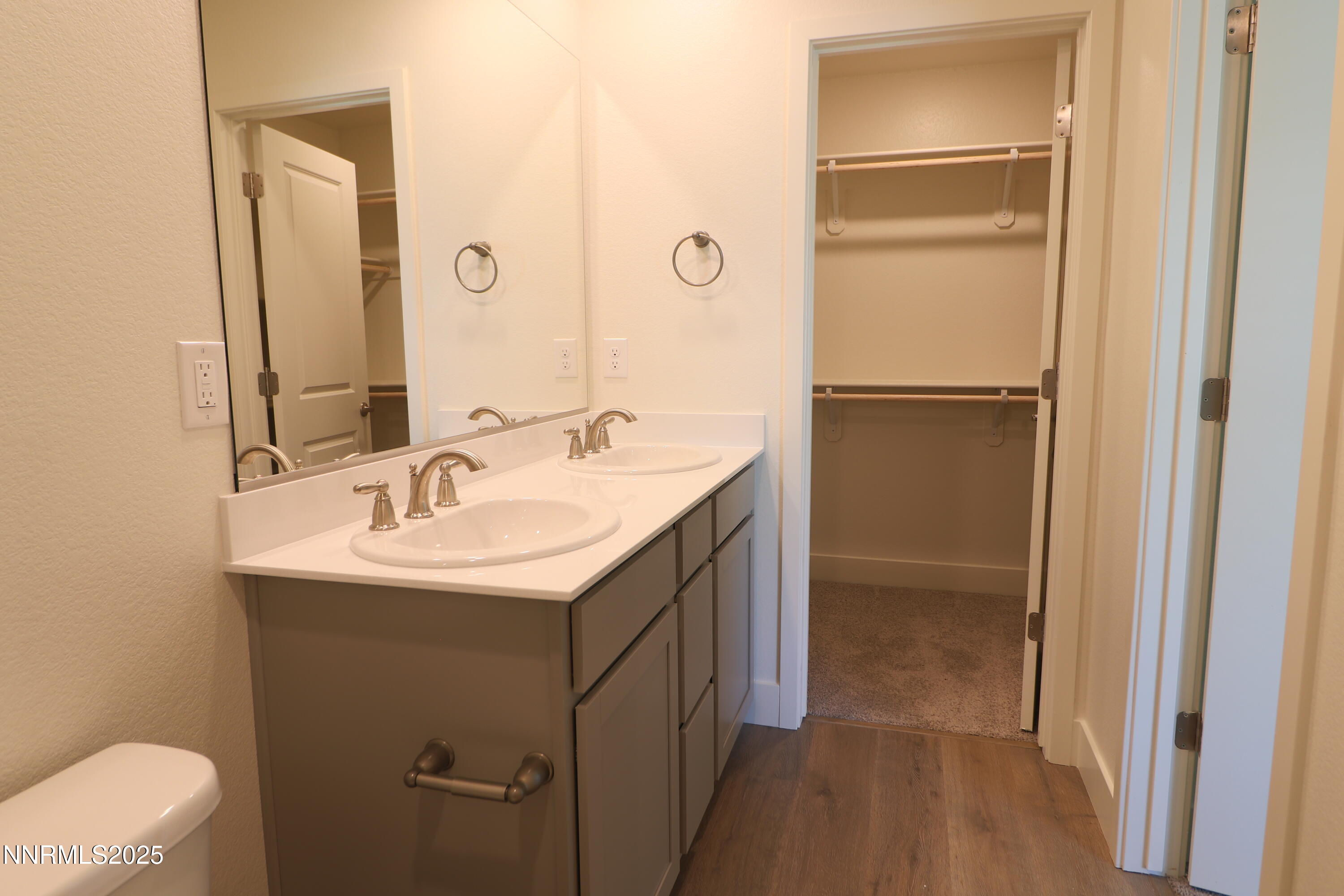 5886 Grand Row Way Property Photo 16