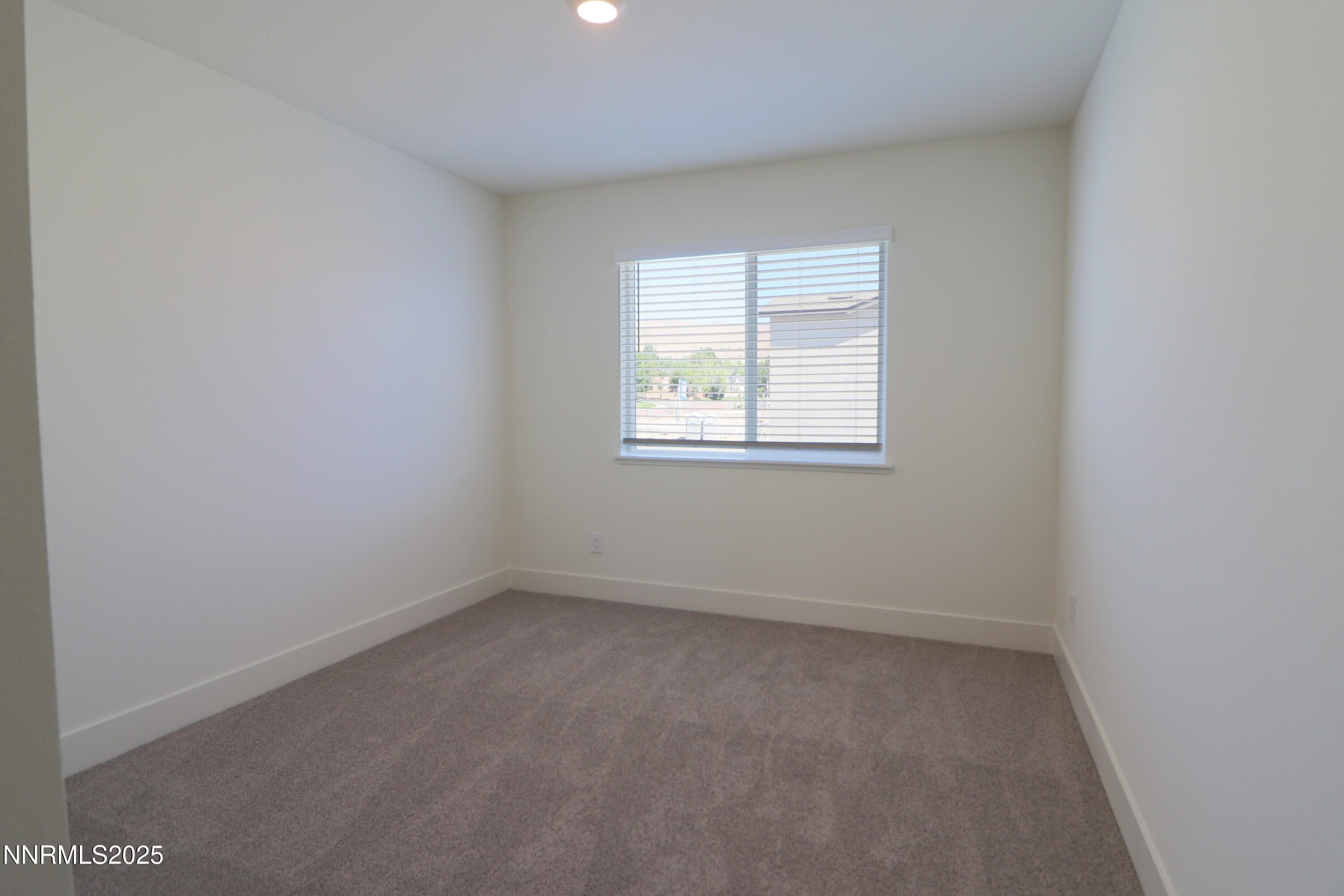 5886 Grand Row Way Property Photo 17