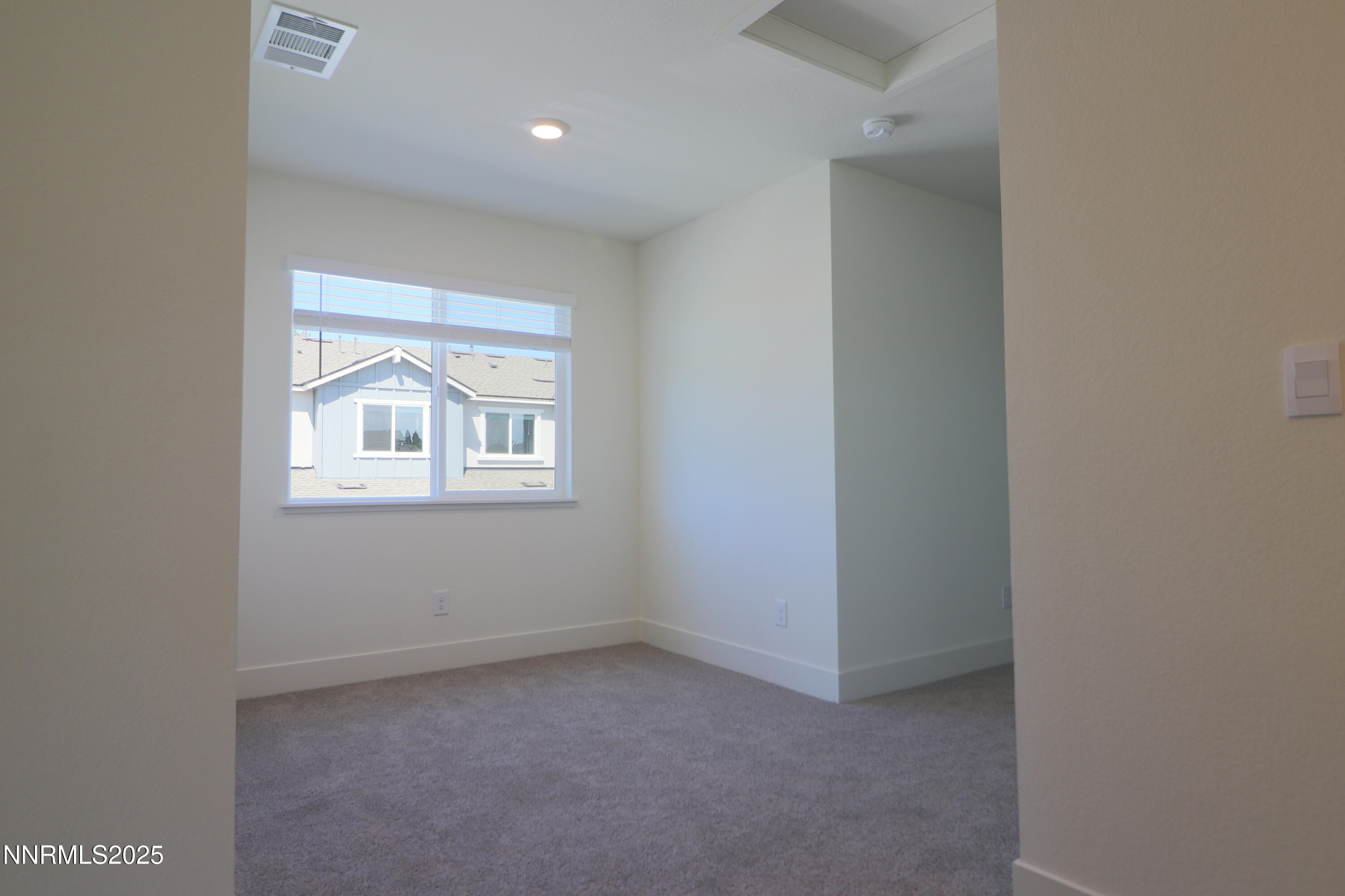 5886 Grand Row Way Property Photo 20