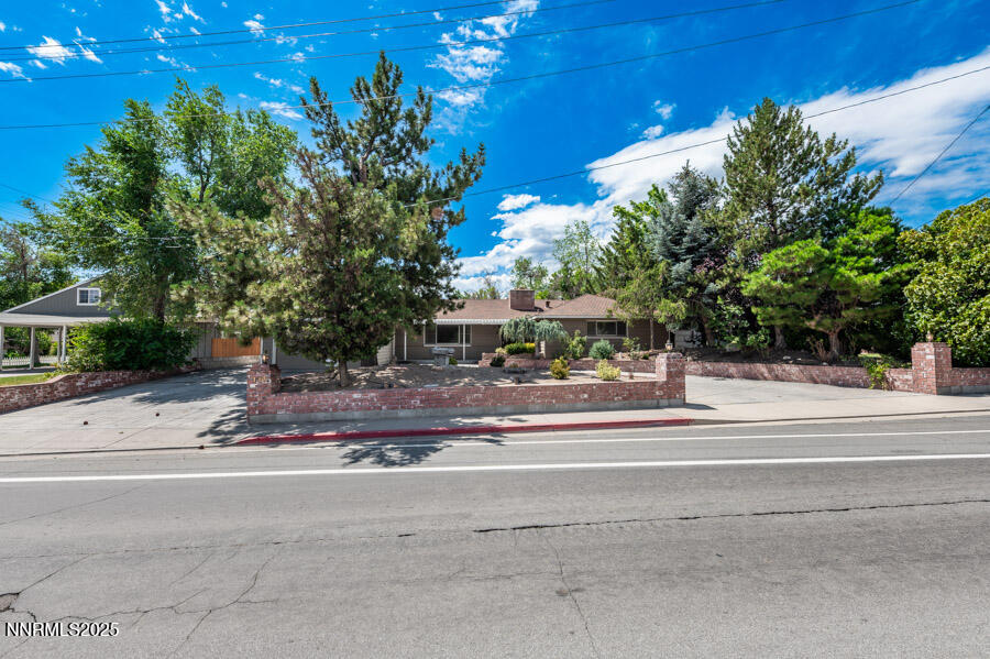 1950 W Plumb Lane Property Photo 2